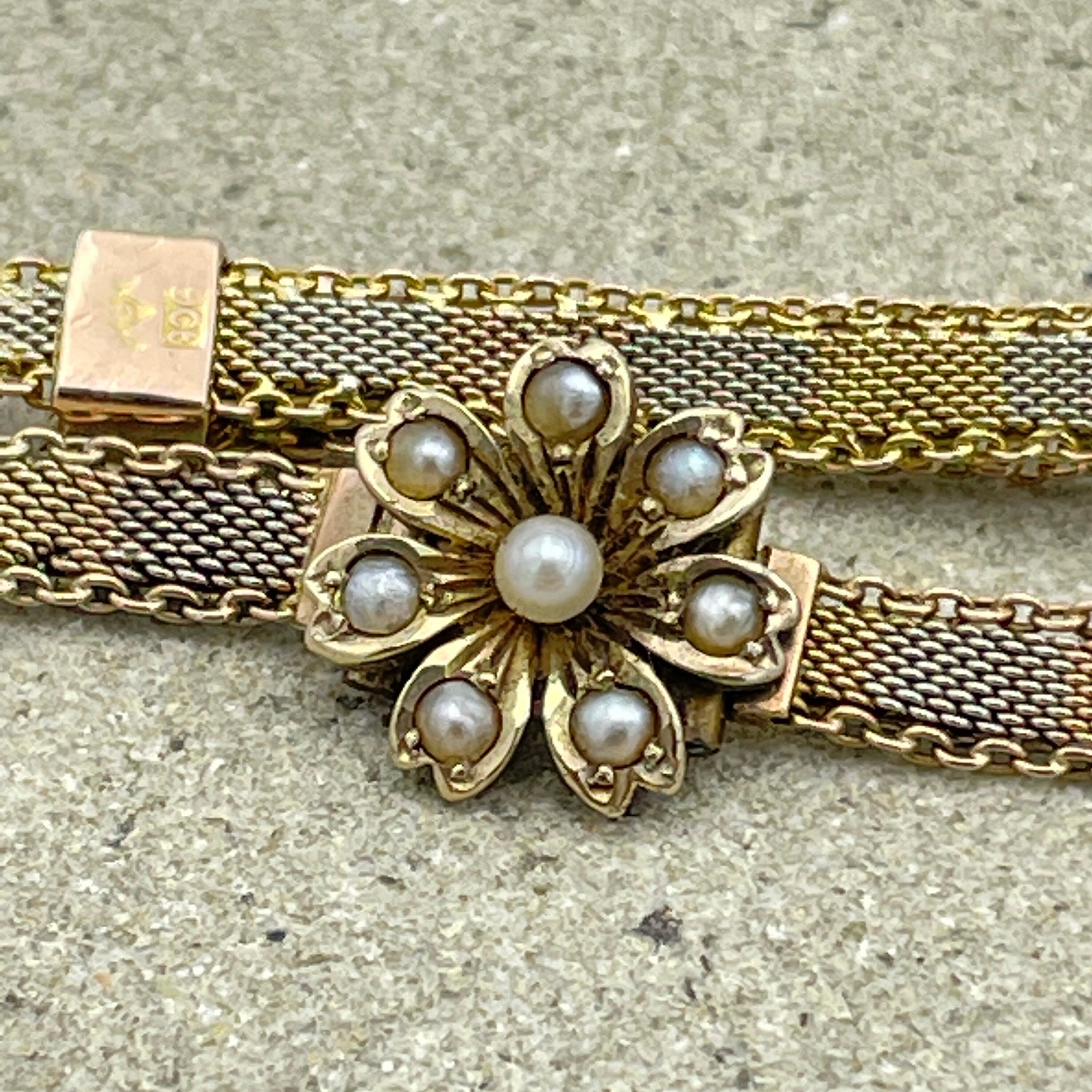 1920s 9ct Gold Tri-Colour Mesh, Seed Pearl Set Flower Bracelet, c1920s