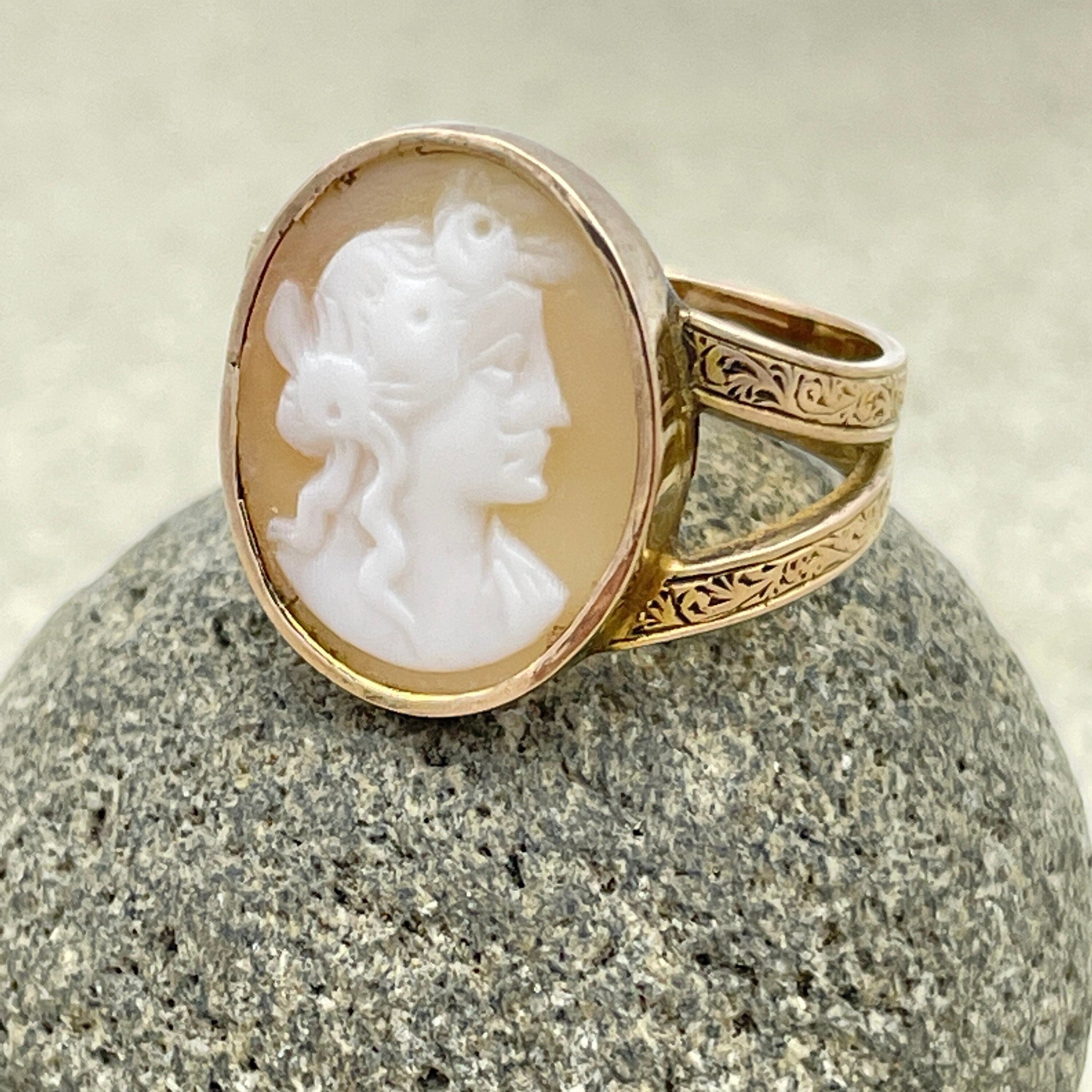 Victorian 9ct gold shell cameo ring