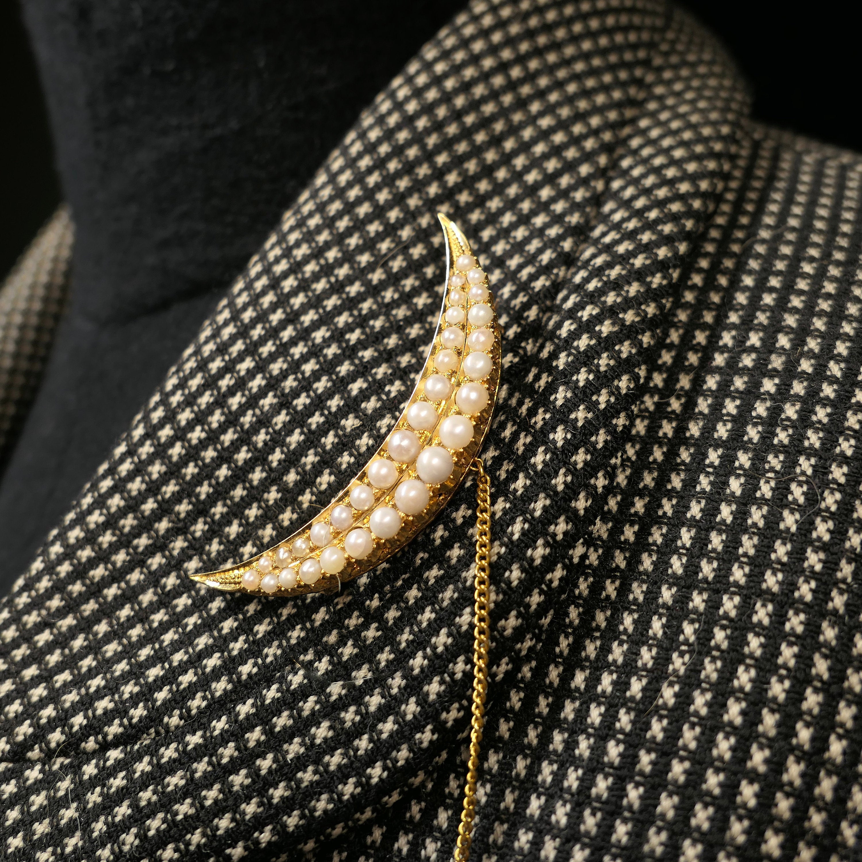 Victorian, large 18ct gold & pearl, crescent moon brooch