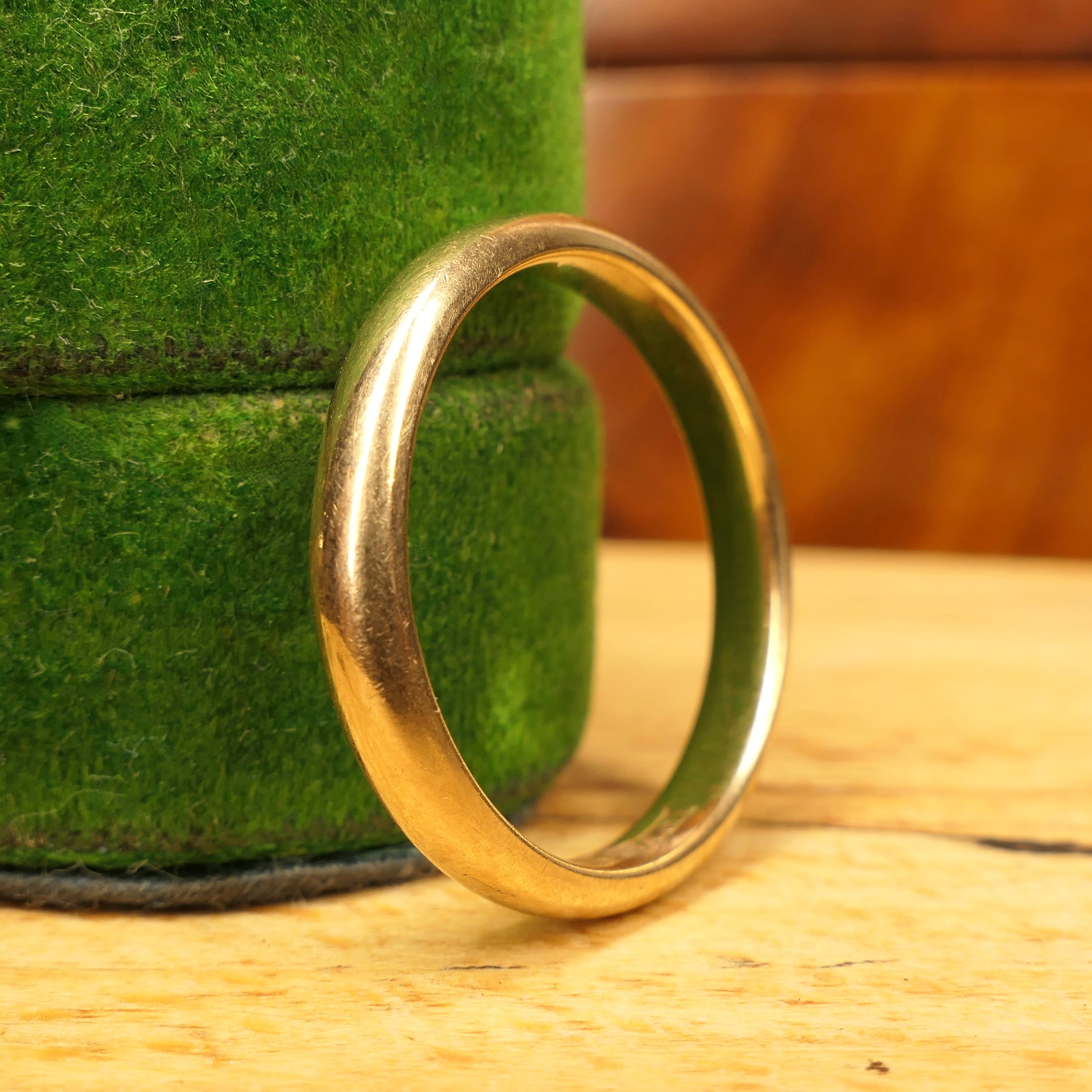 Vintage, 1940s, 9ct Gold, Utility wedding band ring, hallmarked in 1946
