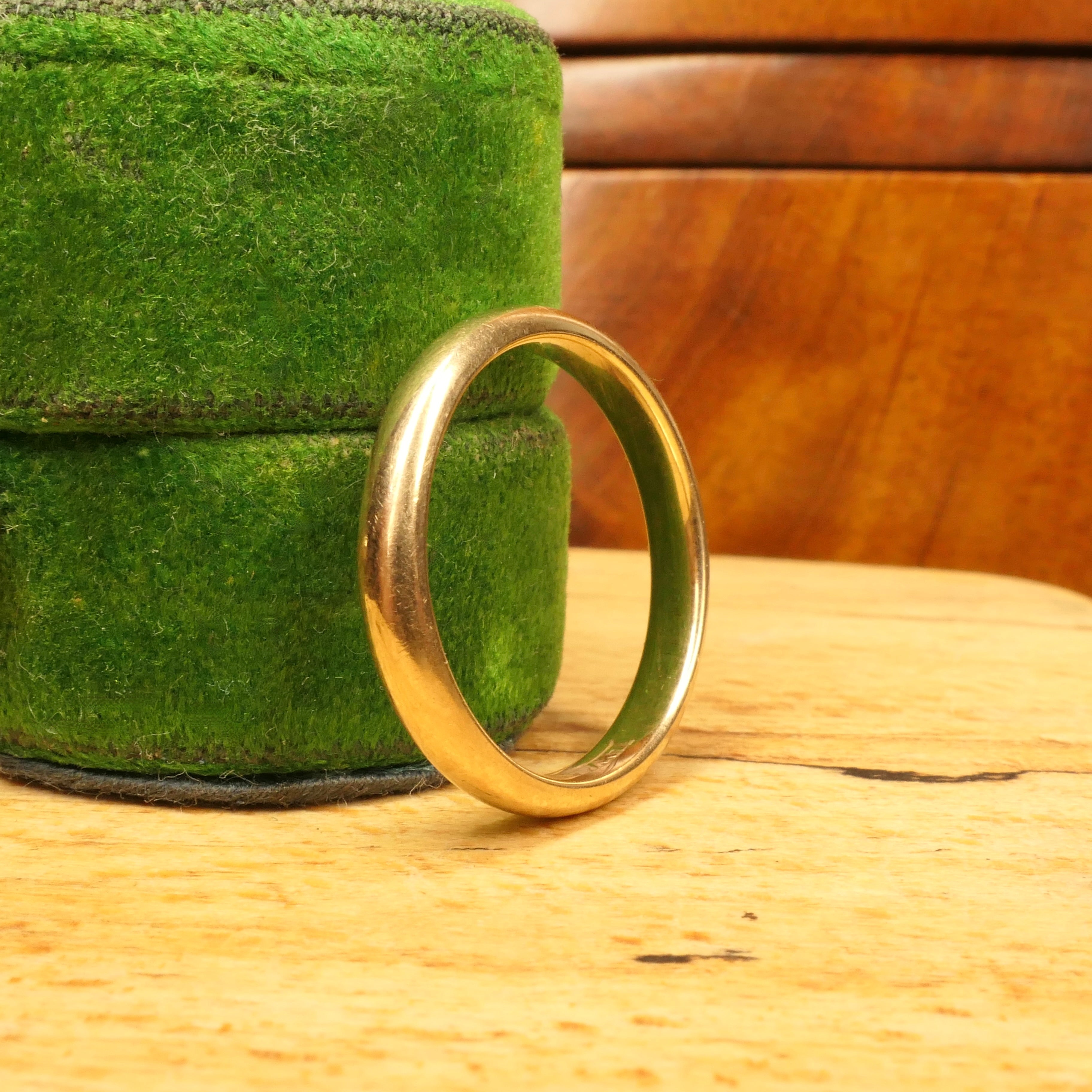 Vintage, 1940s, 9ct Gold, Utility wedding band ring, hallmarked in 1946