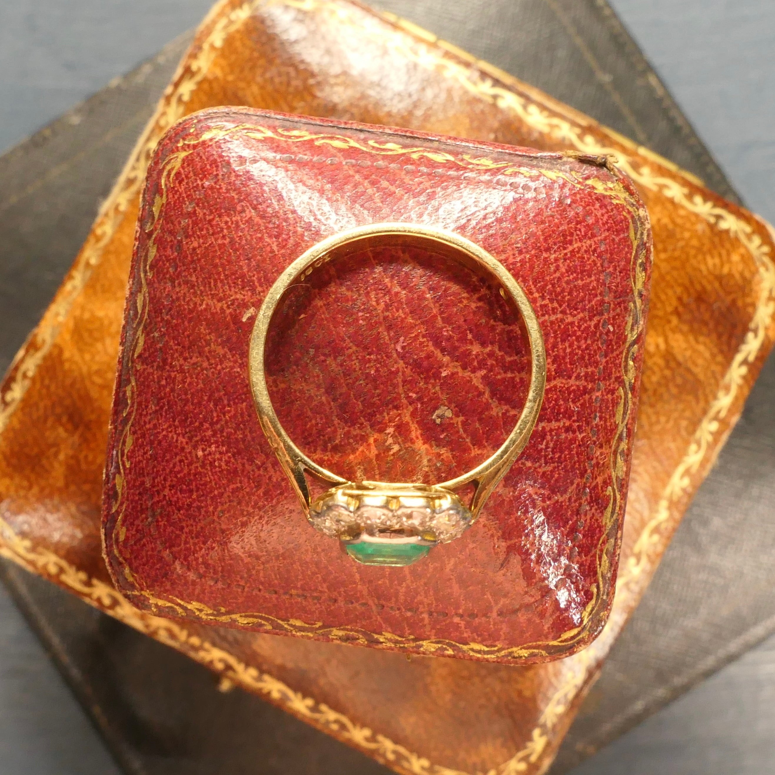 1920s, Art Deco, Emerald, Old Cut Diamond, 18ct Gold, Cluster Ring