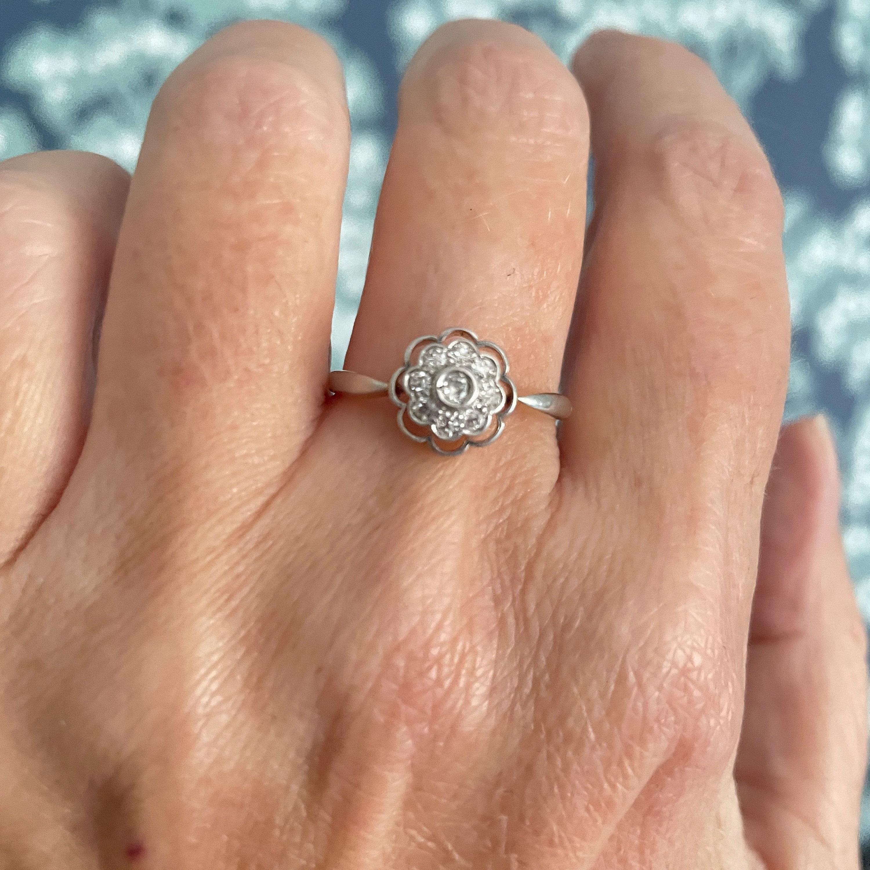 Antique 18ct Gold & Platinum Diamond Daisy Cluster Ring