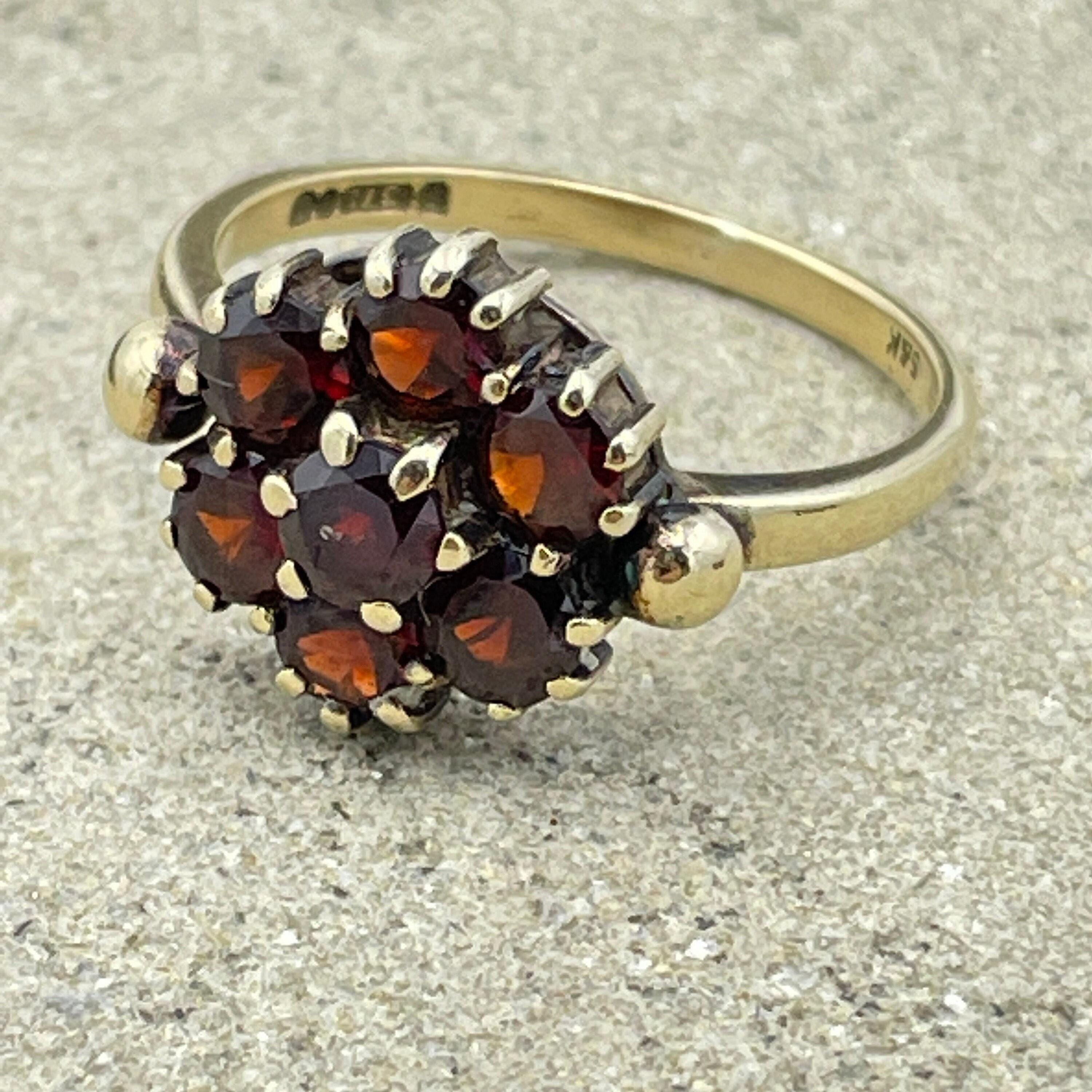 Vintage 1950s 9ct gold garnet cluster ring, hallmarked 1959