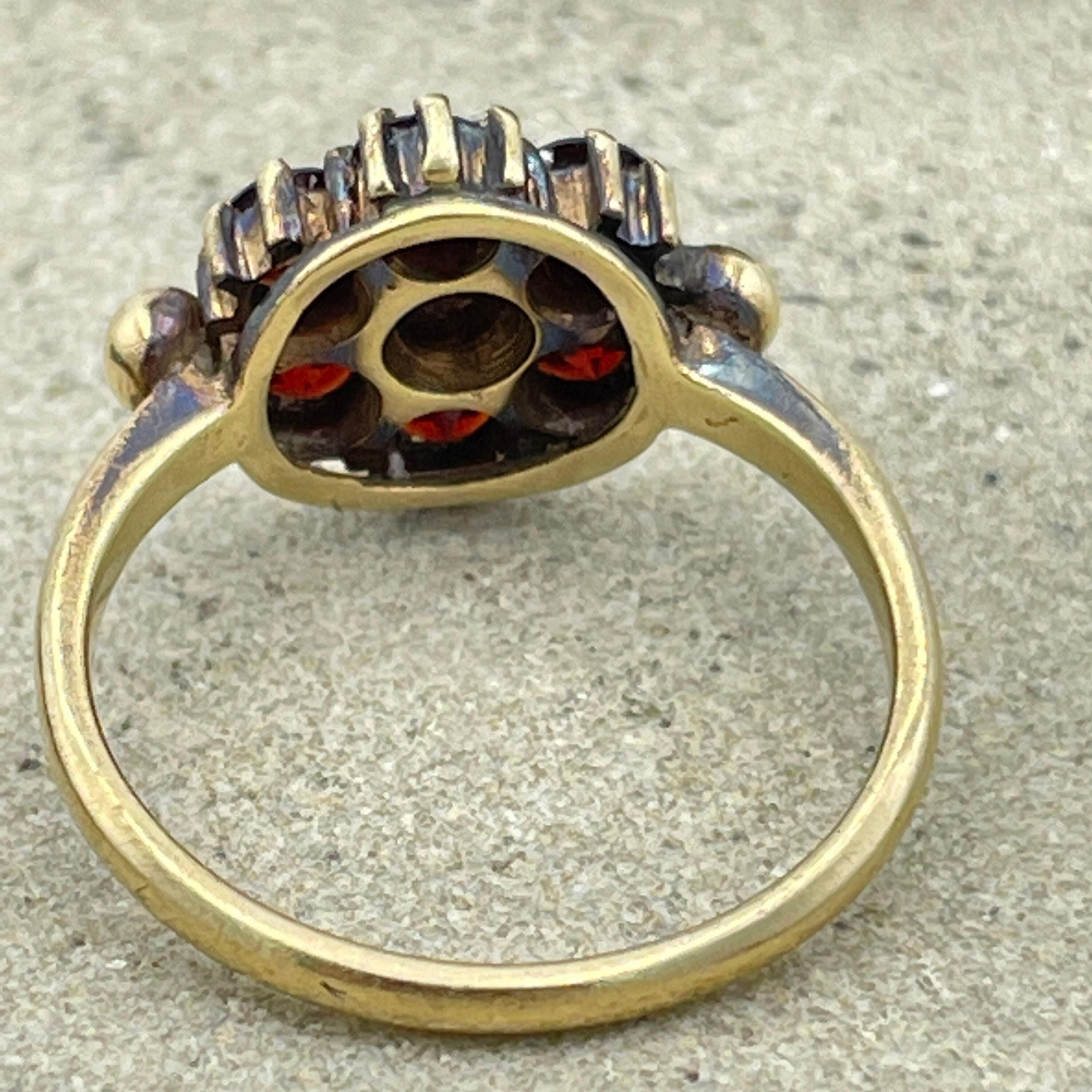 Vintage 1950s 9ct gold garnet cluster ring, hallmarked 1959
