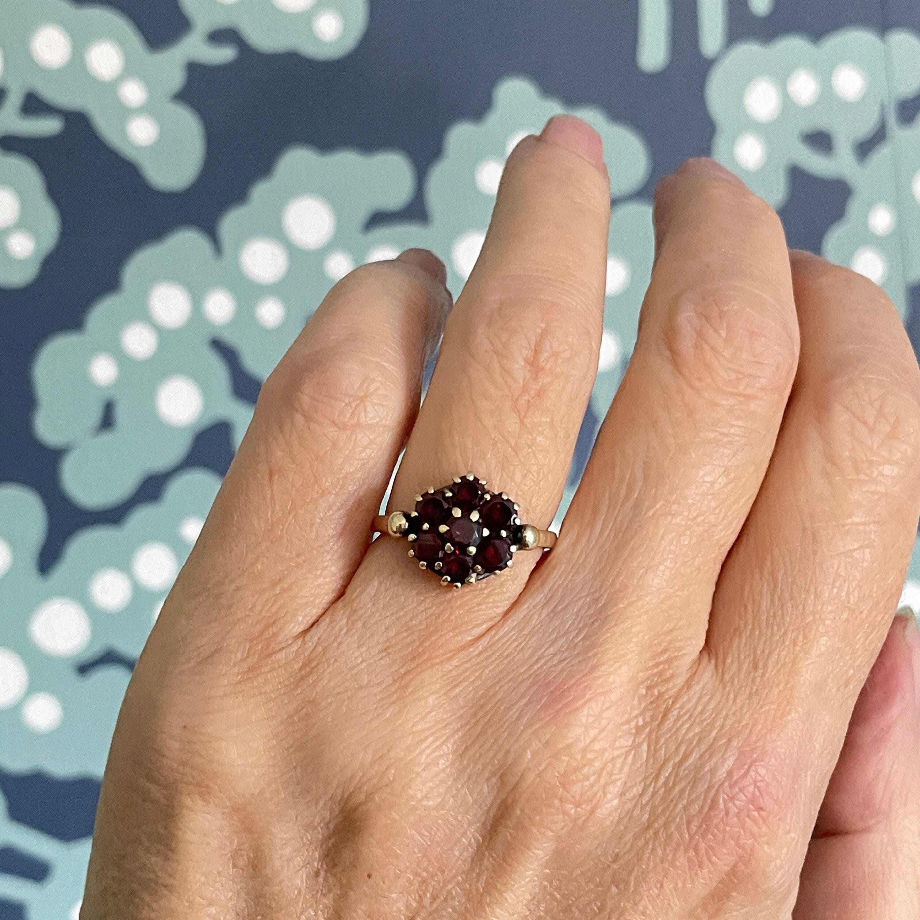 Vintage 1950s 9ct gold garnet cluster ring, hallmarked 1959