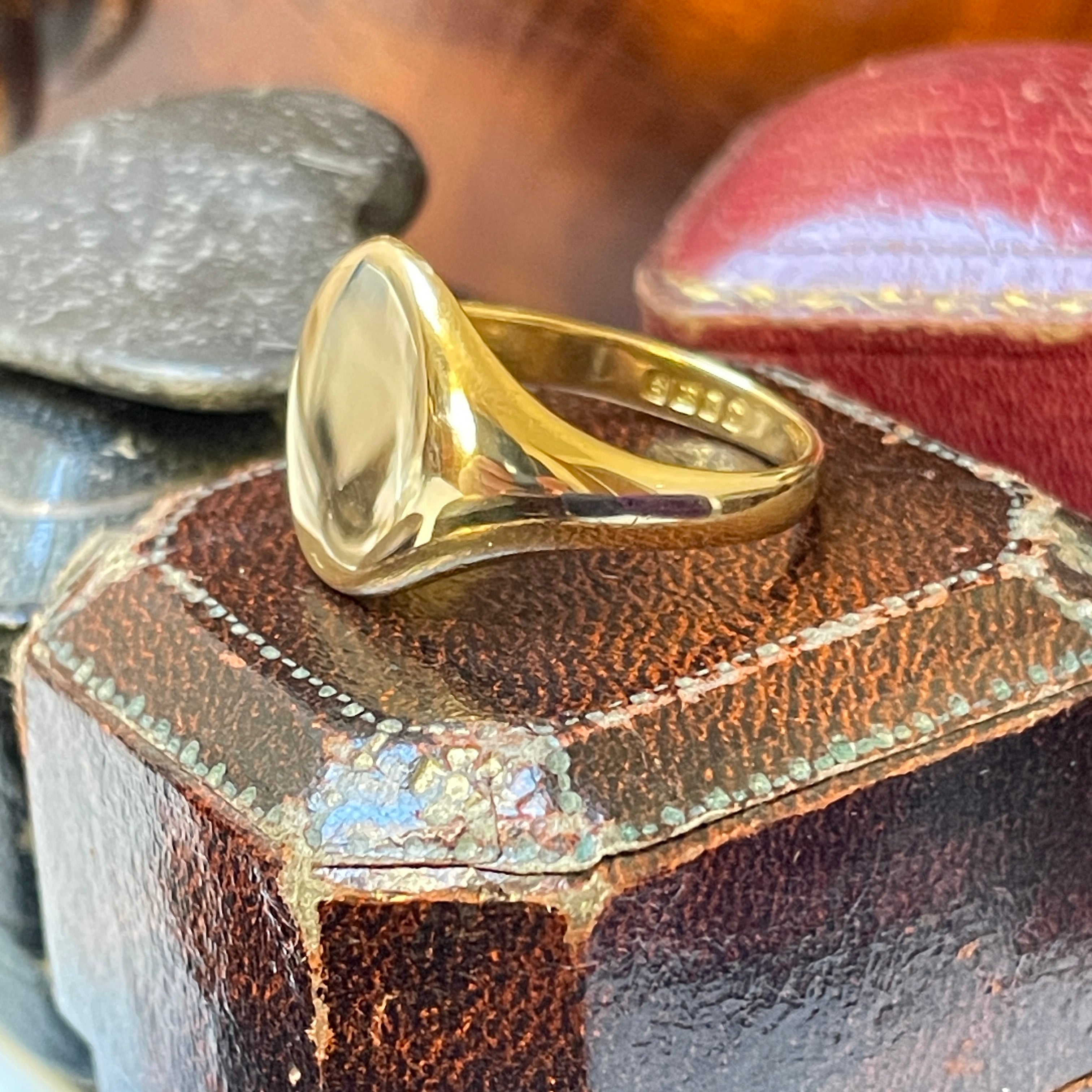 Antique, Gents 18ct Gold Signet Ring, Hallmarked in 1919, 8.4 Grams