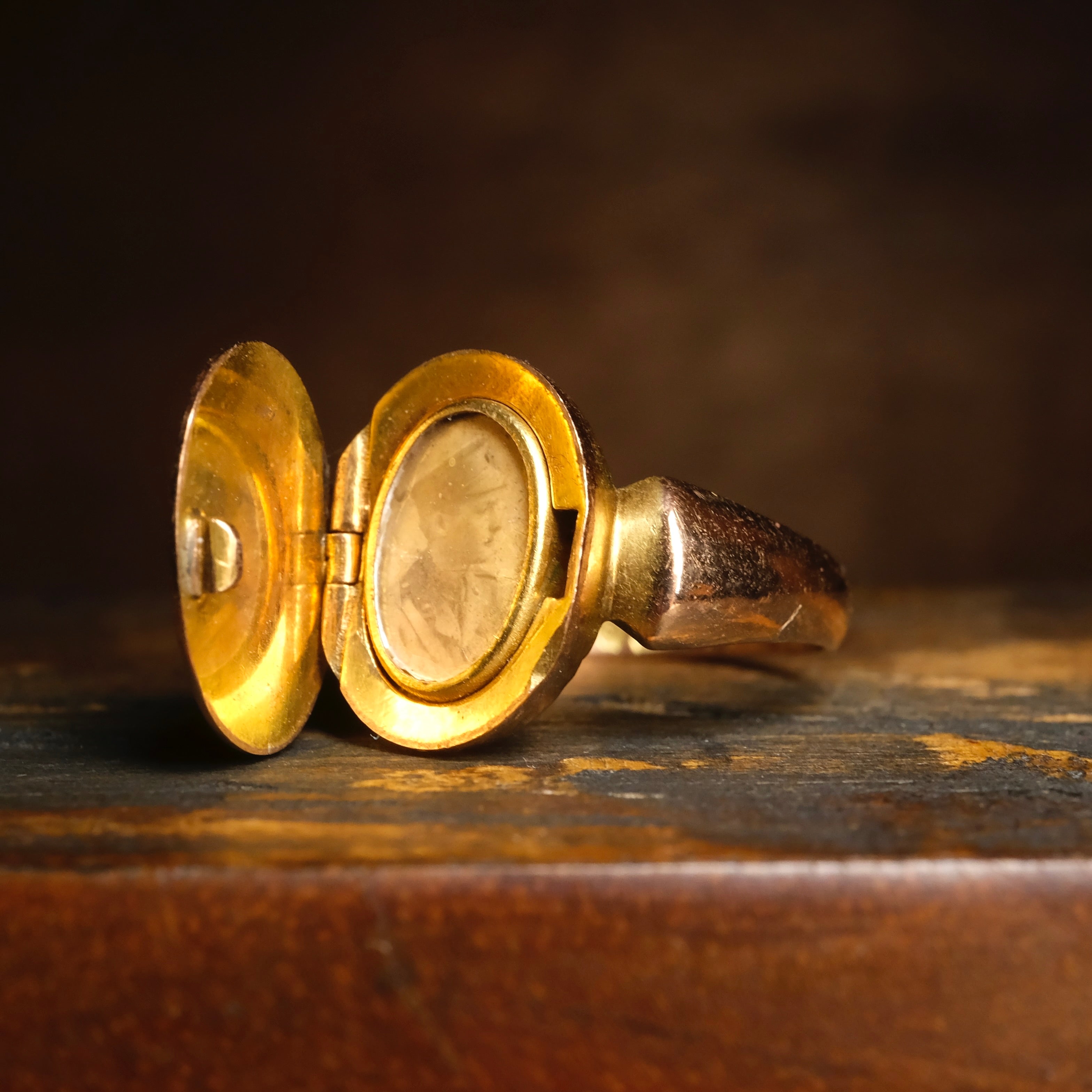 Antique 9ct Rose Gold Locket ring, c1915