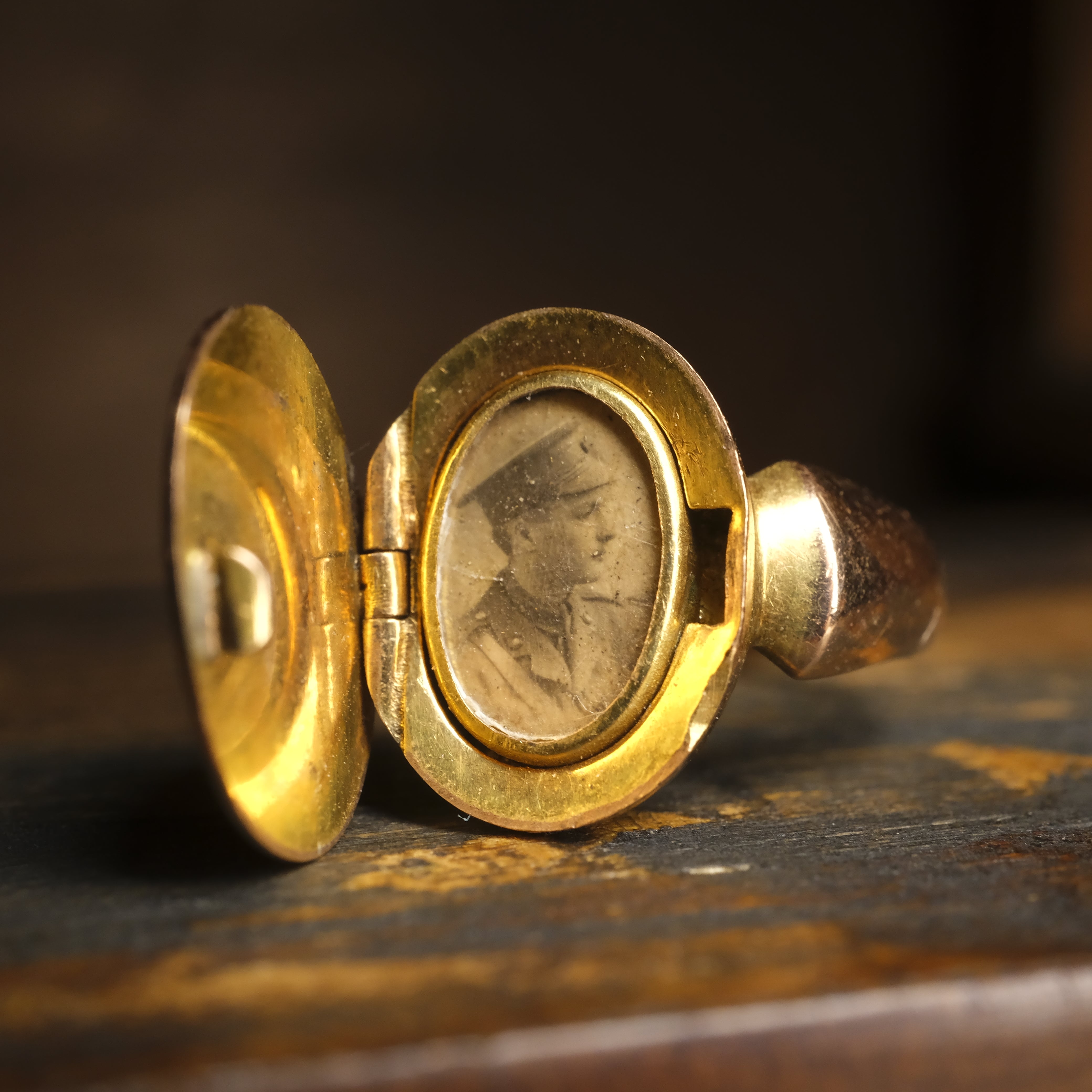 Antique 9ct Rose Gold Locket ring, c1915