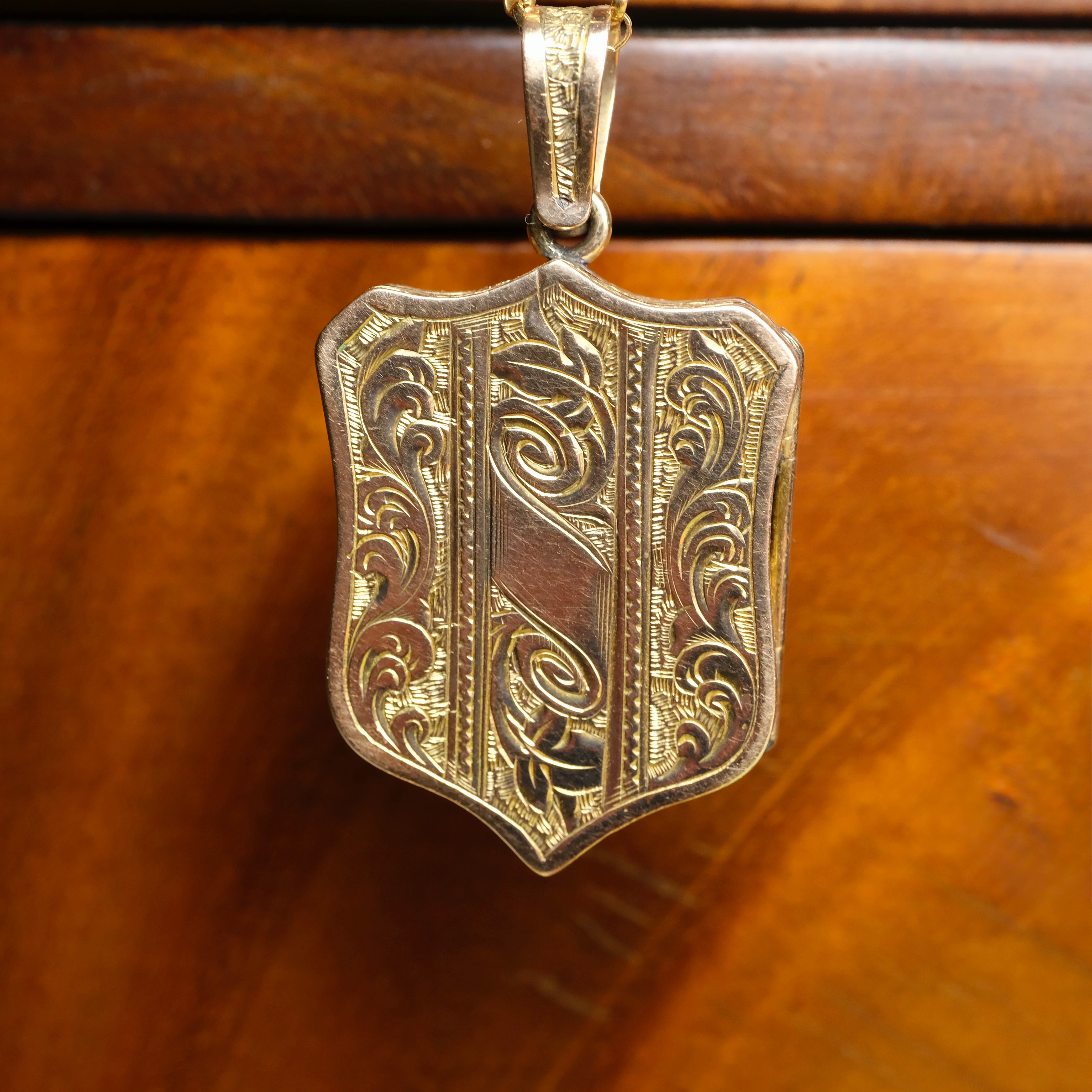 Antique 9ct Gold, Hand Engraved, Jasper Shield Locket, Pendant