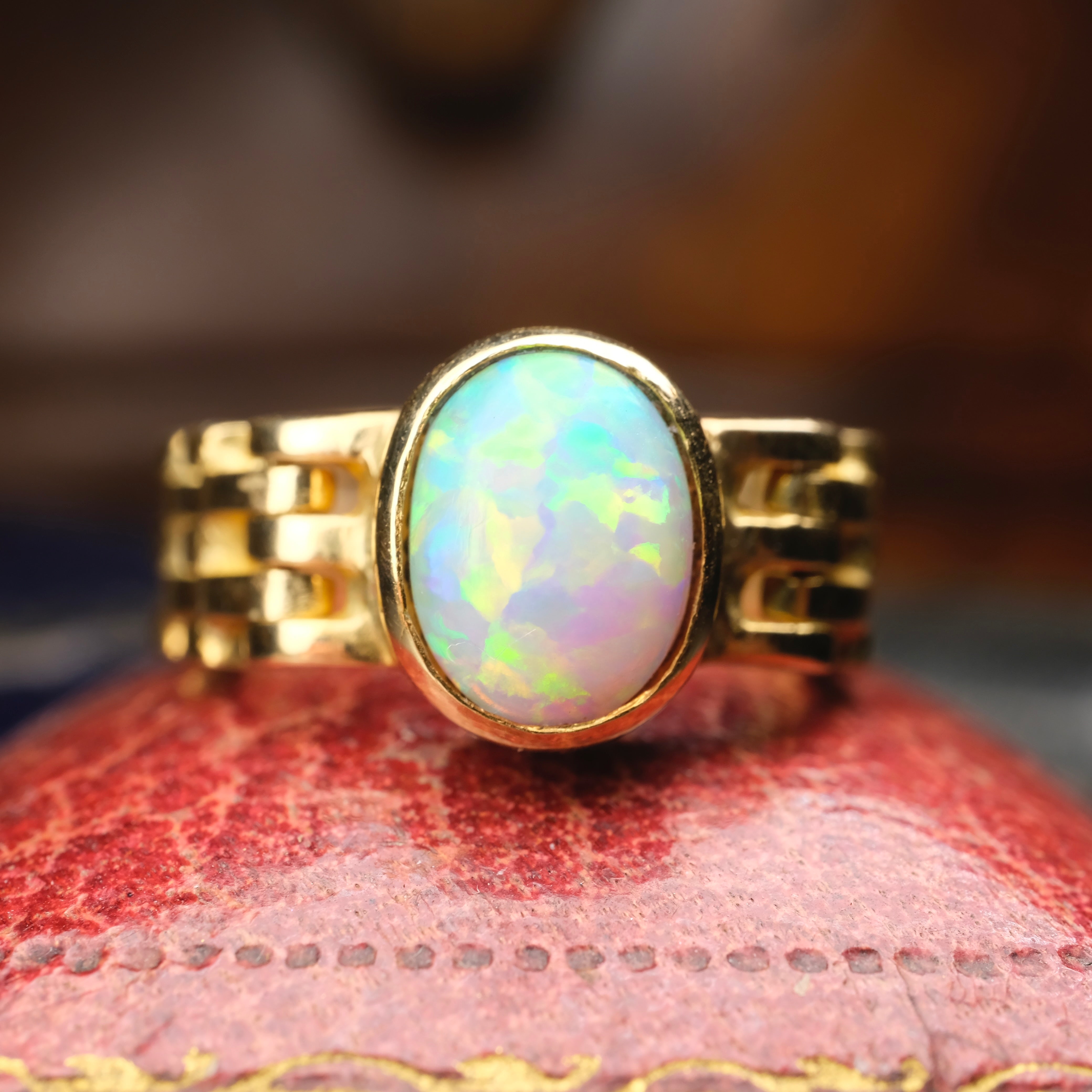 Vintage 18ct Gold Opal Solitaire Ring
