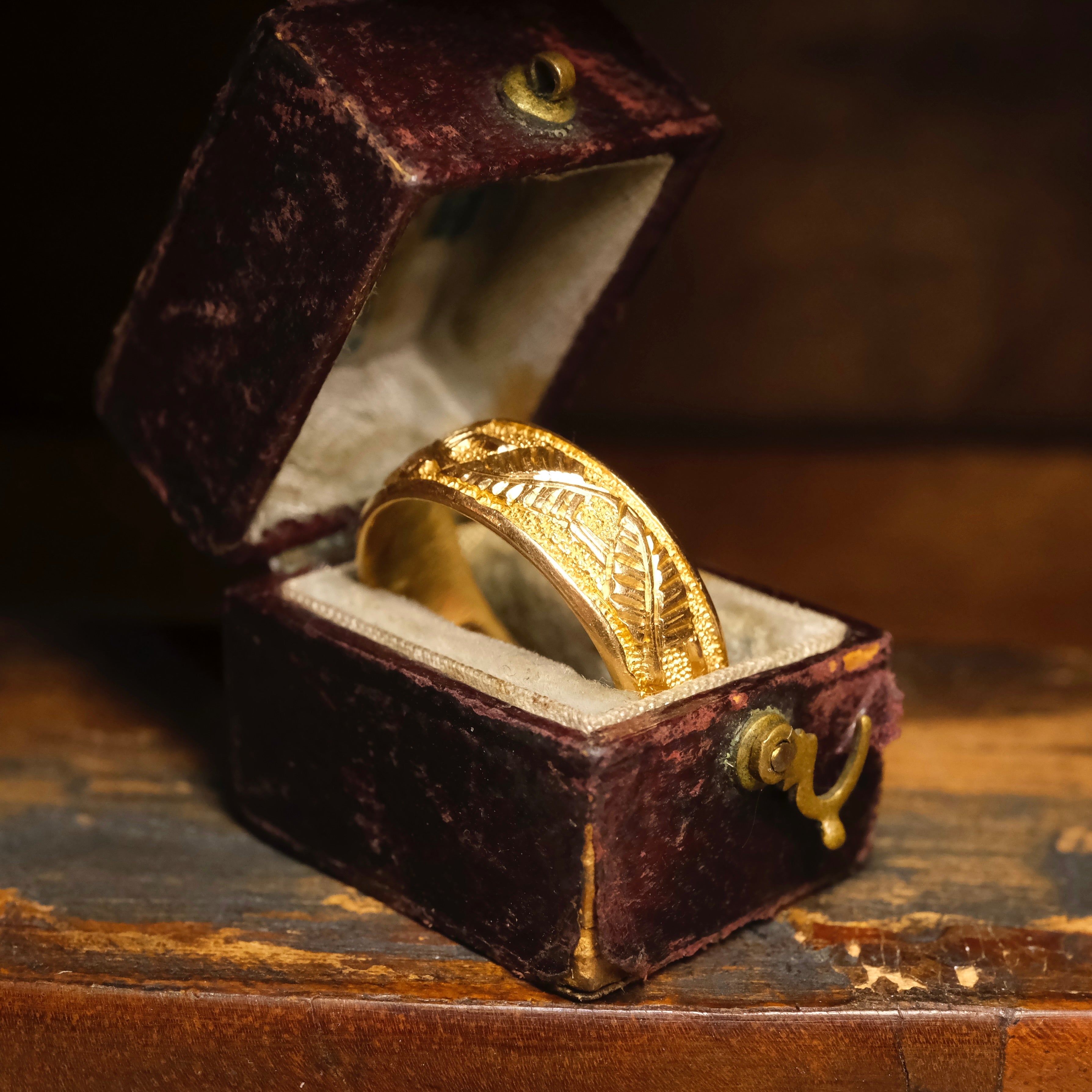 Victorian, 18ct Rose Gold, Fern Leaf, Embossed, Wide Band Ring, Hallmarked 1883