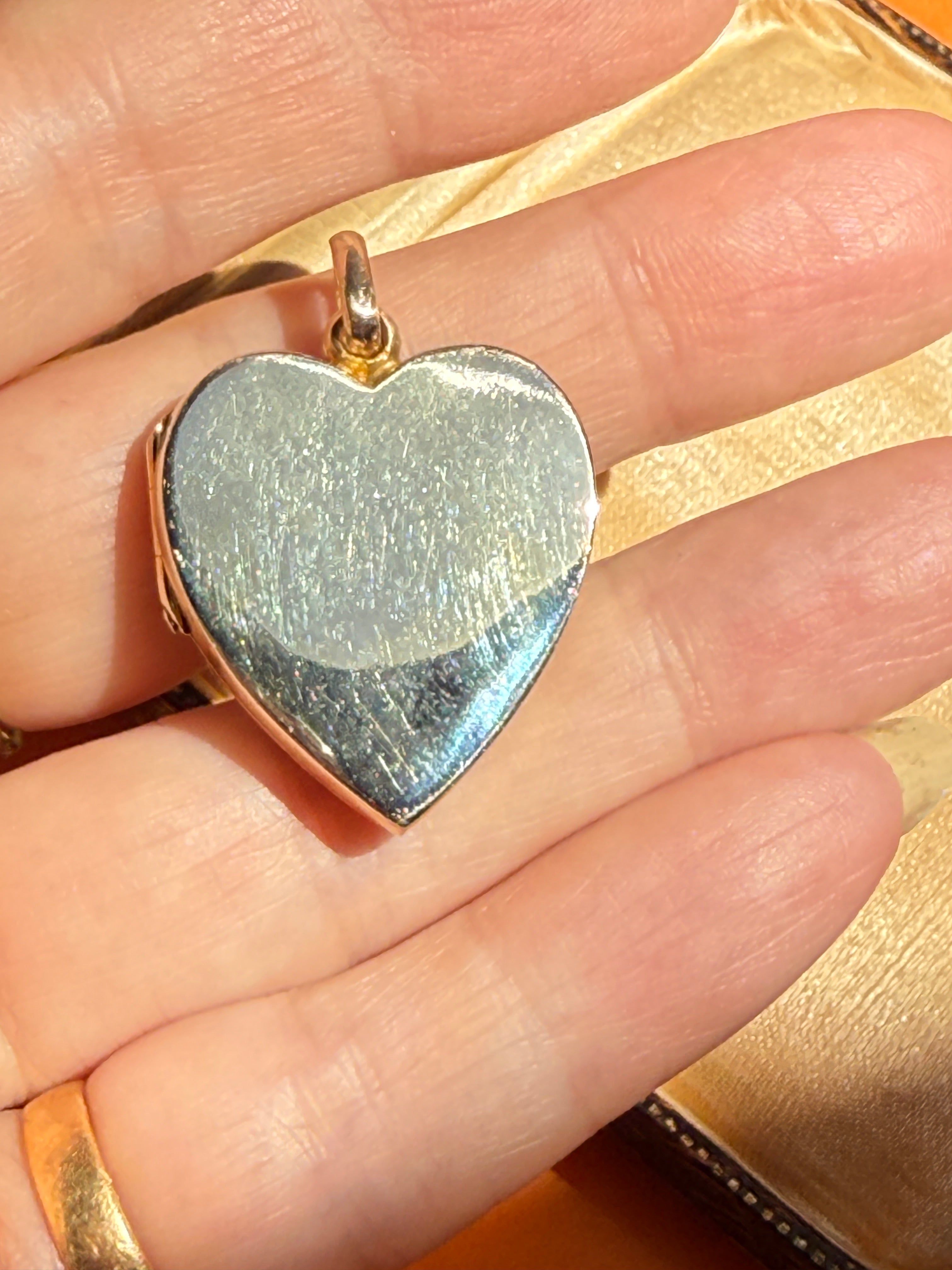 Antique 9ct Gold Heart Locket Pendant, Hand Engraved With Ivy Motifs, Hallmarked in 1897