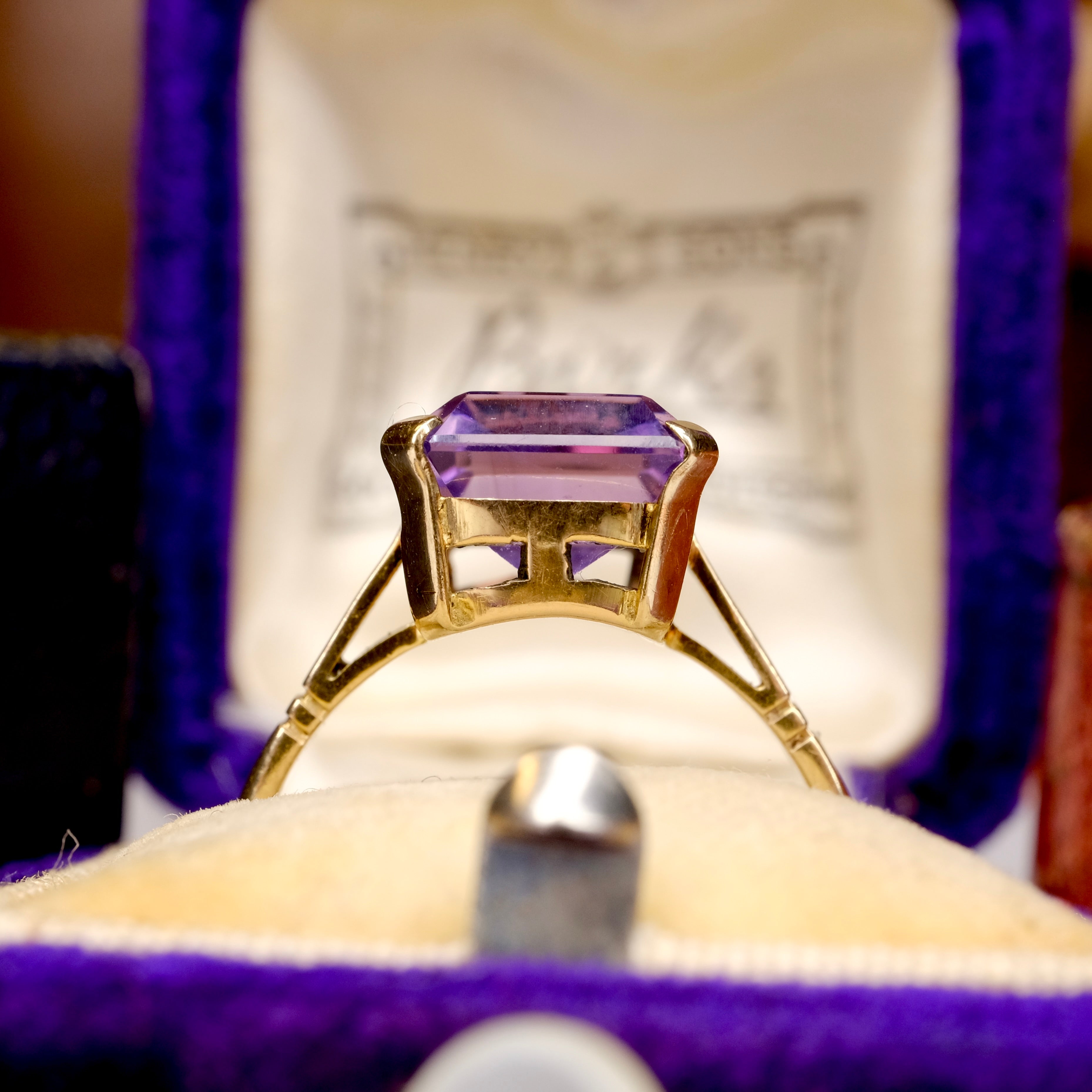 Vintage 1940s 9ct Gold Amethyst Solitaire Ring