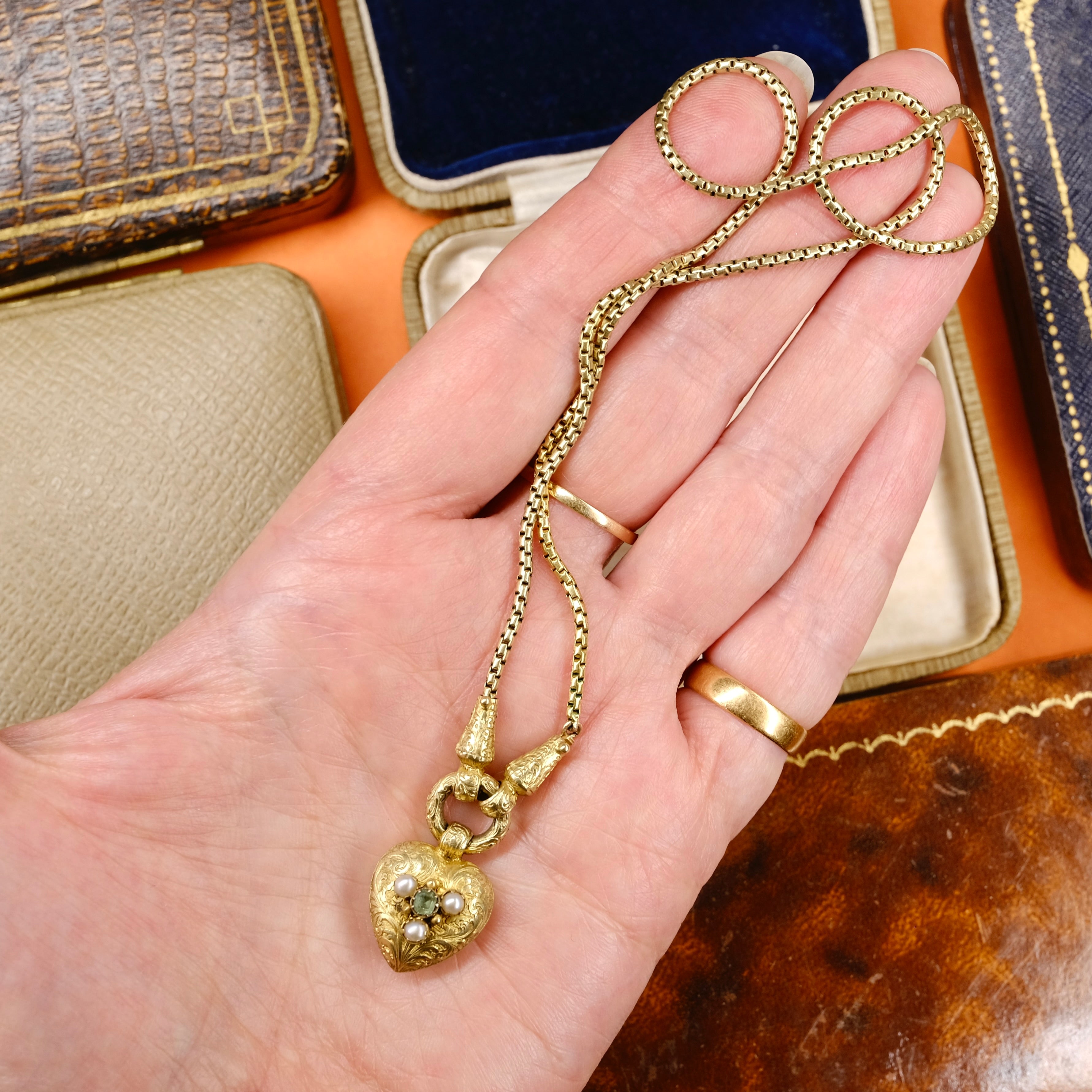 Antique, 15ct Gold Chased Heart Mourning Locket Necklace