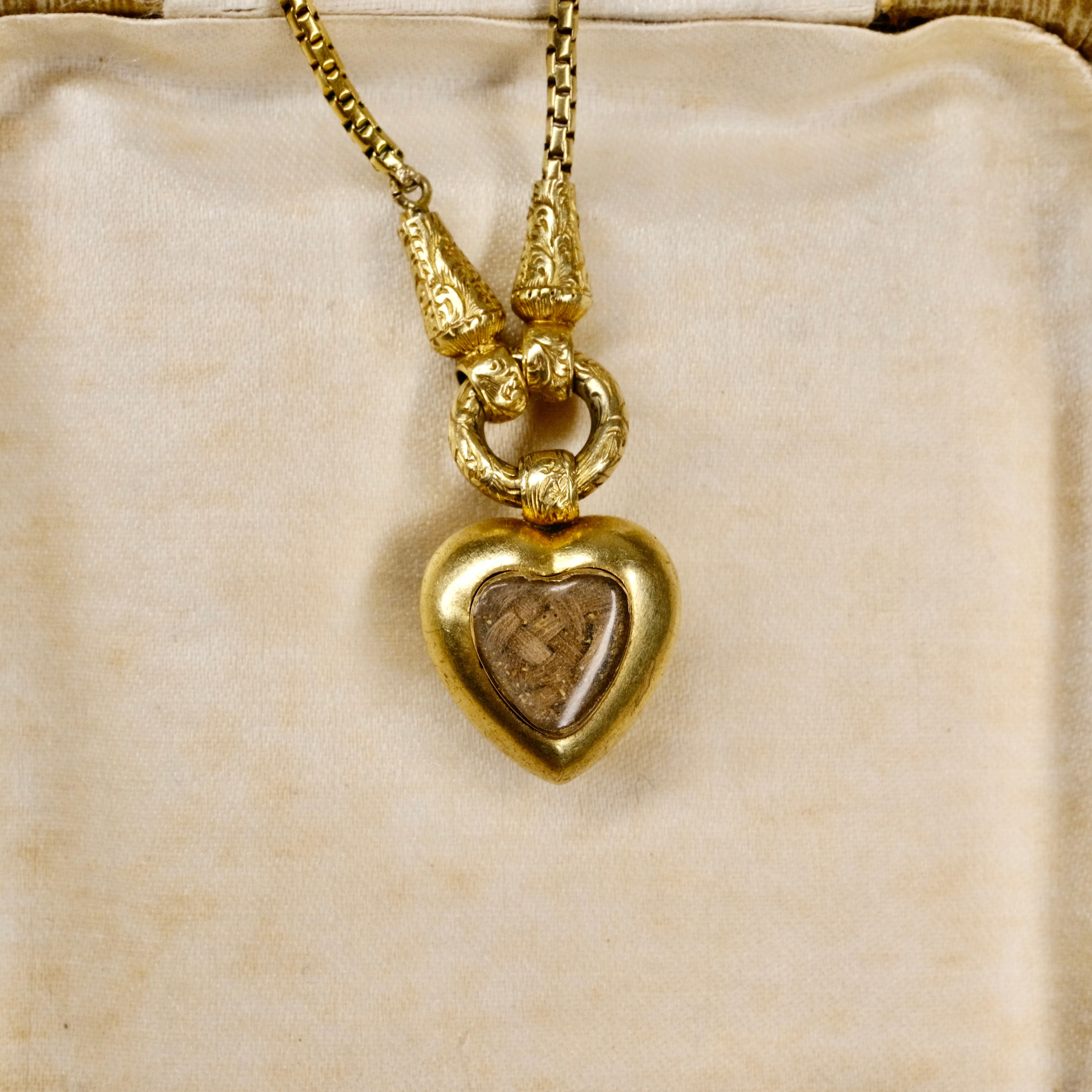 Antique, 15ct Gold Chased Heart Mourning Locket Necklace
