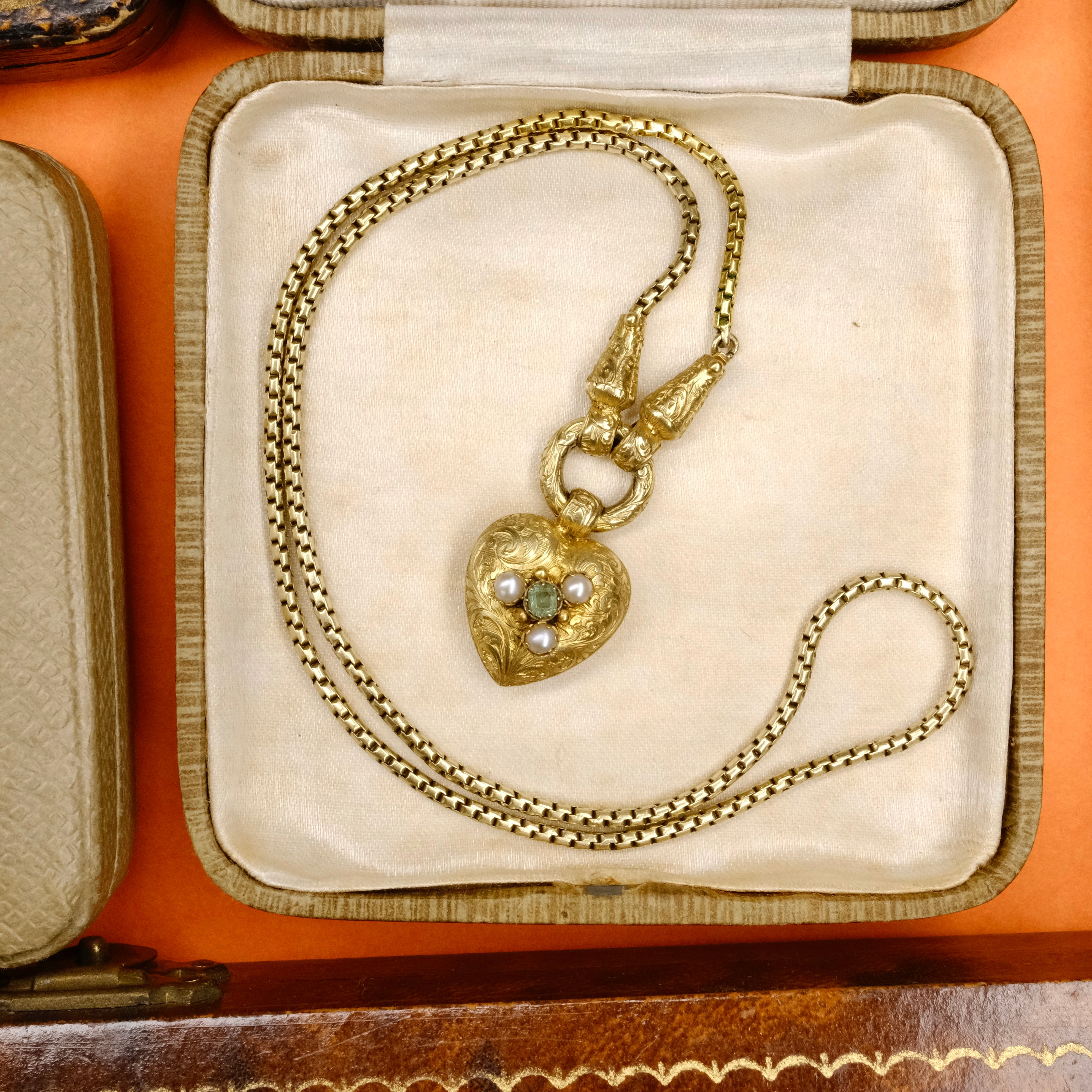 Antique, 15ct Gold Chased Heart Mourning Locket Necklace