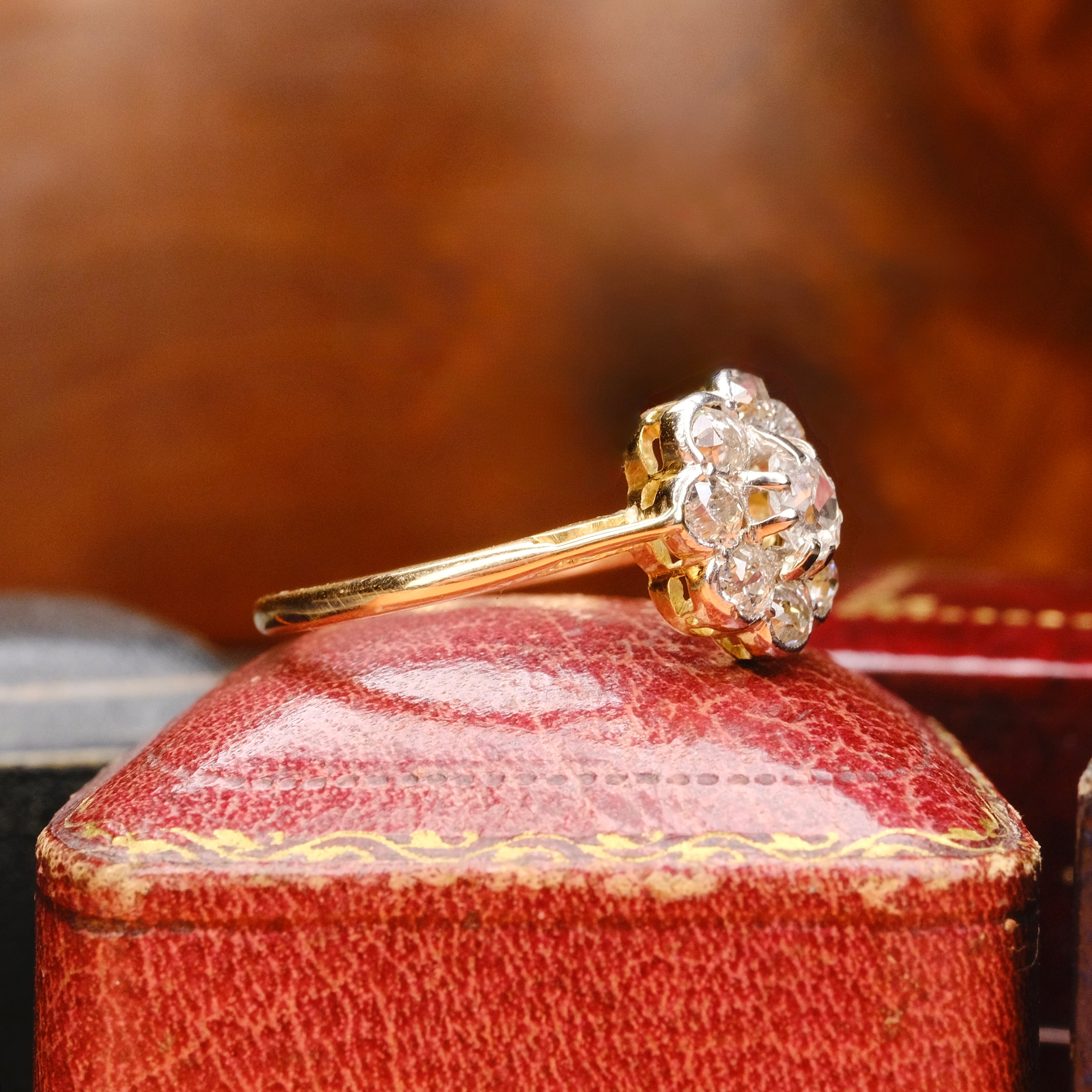 Antique, Early 20th Century, 18ct Gold, 1.1 Carat Old Cut Diamond Daisy Cluster Ring