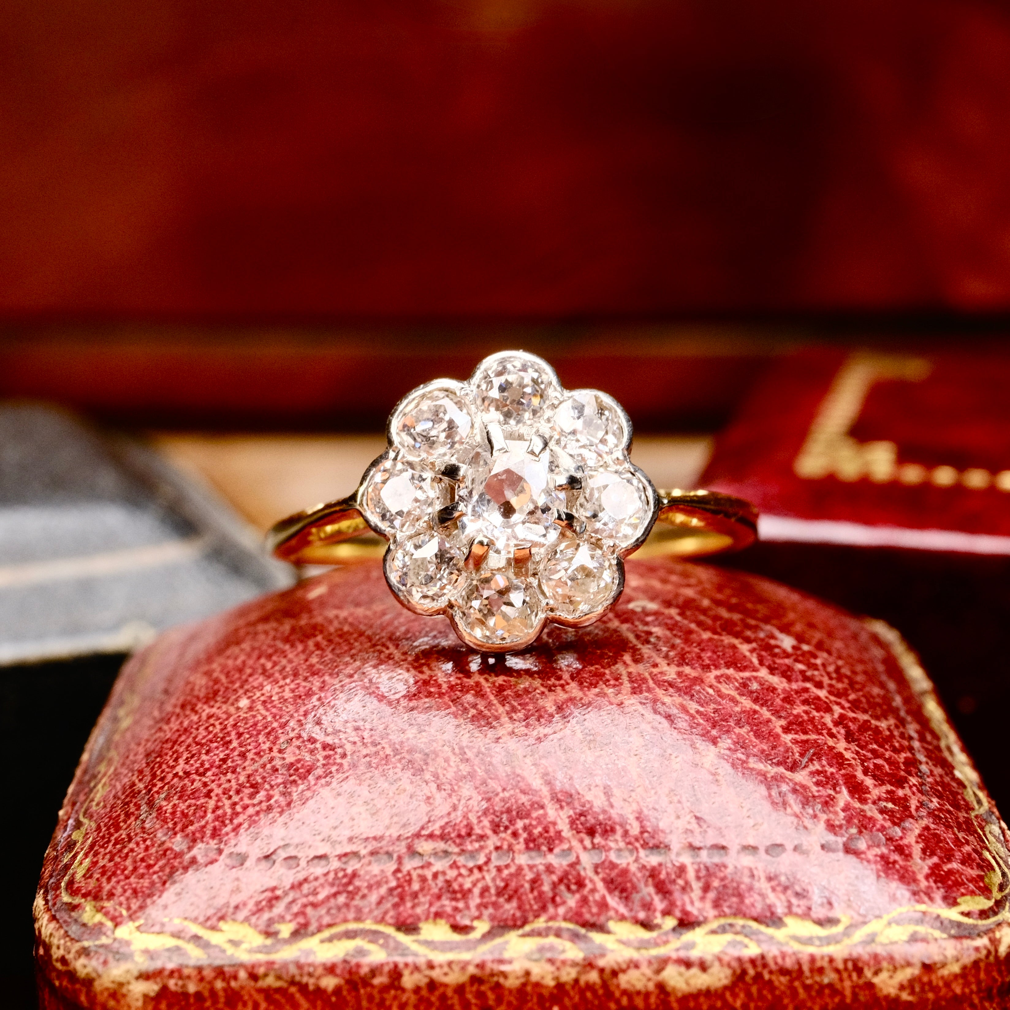 Antique, Early 20th Century, 18ct Gold, 1.1 Carat Old Cut Diamond Daisy Cluster Ring