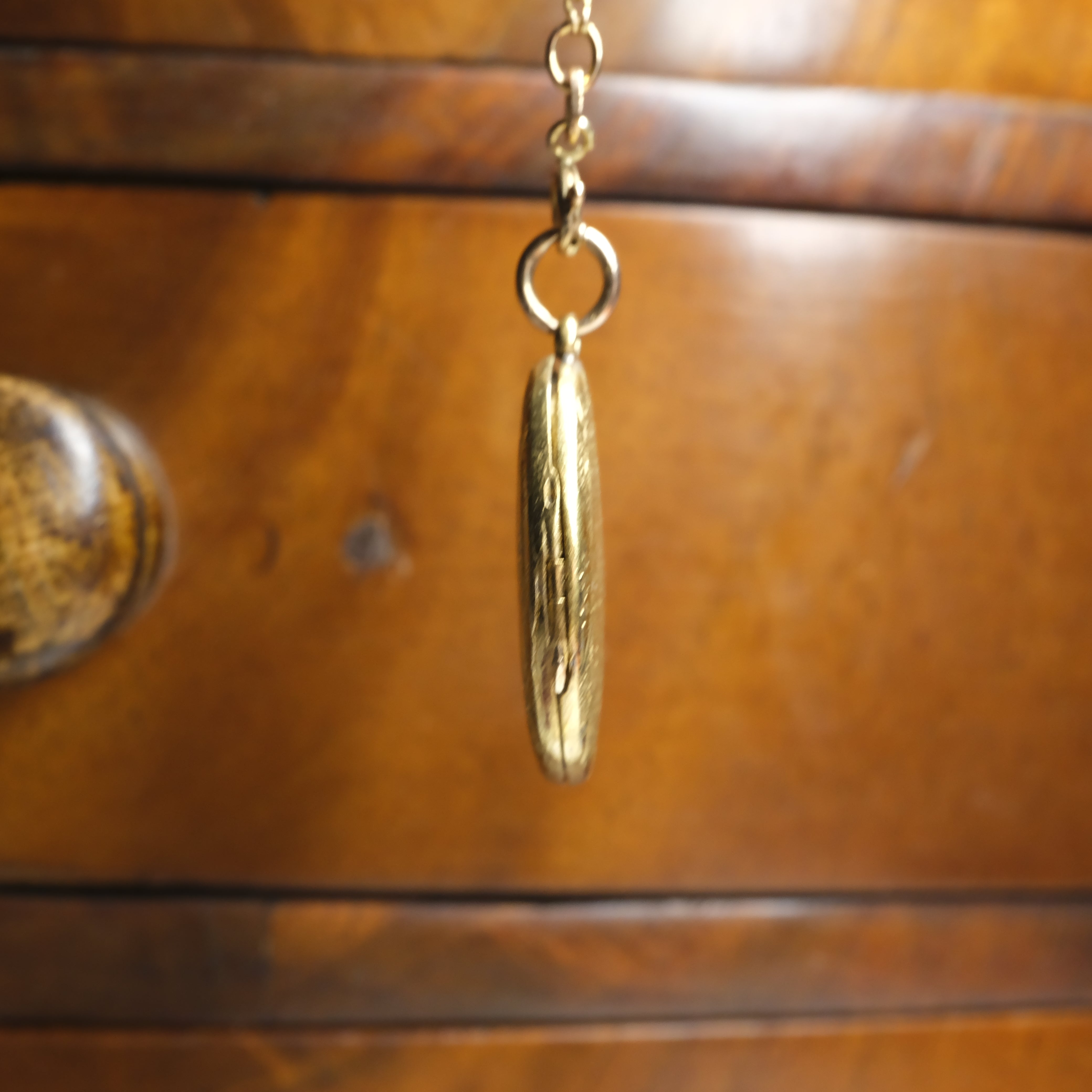 Antique, 18ct gold, oval locket, pendant