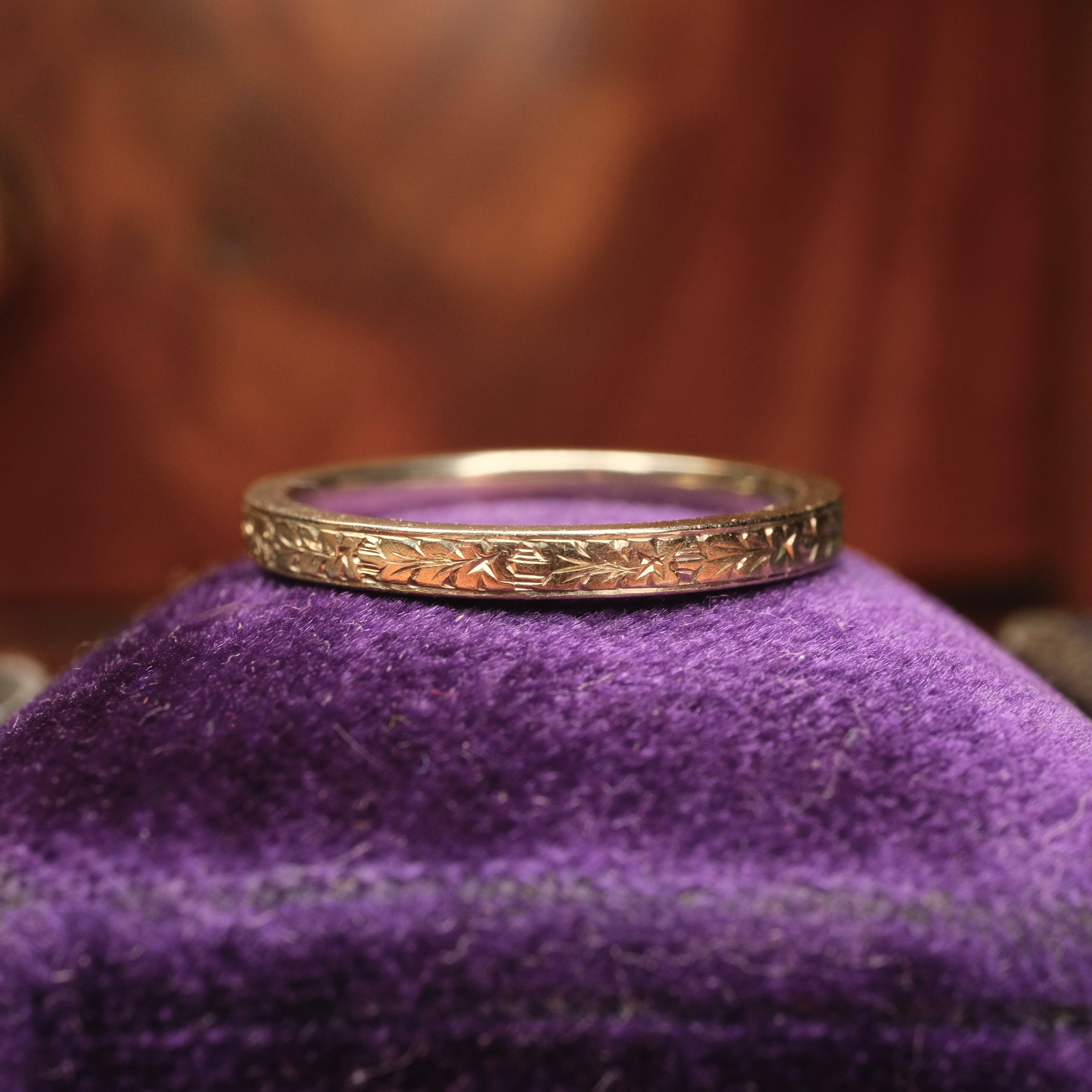Original Art Deco 18ct Gold, Orange Blossom Engraved Wedding Band Ring