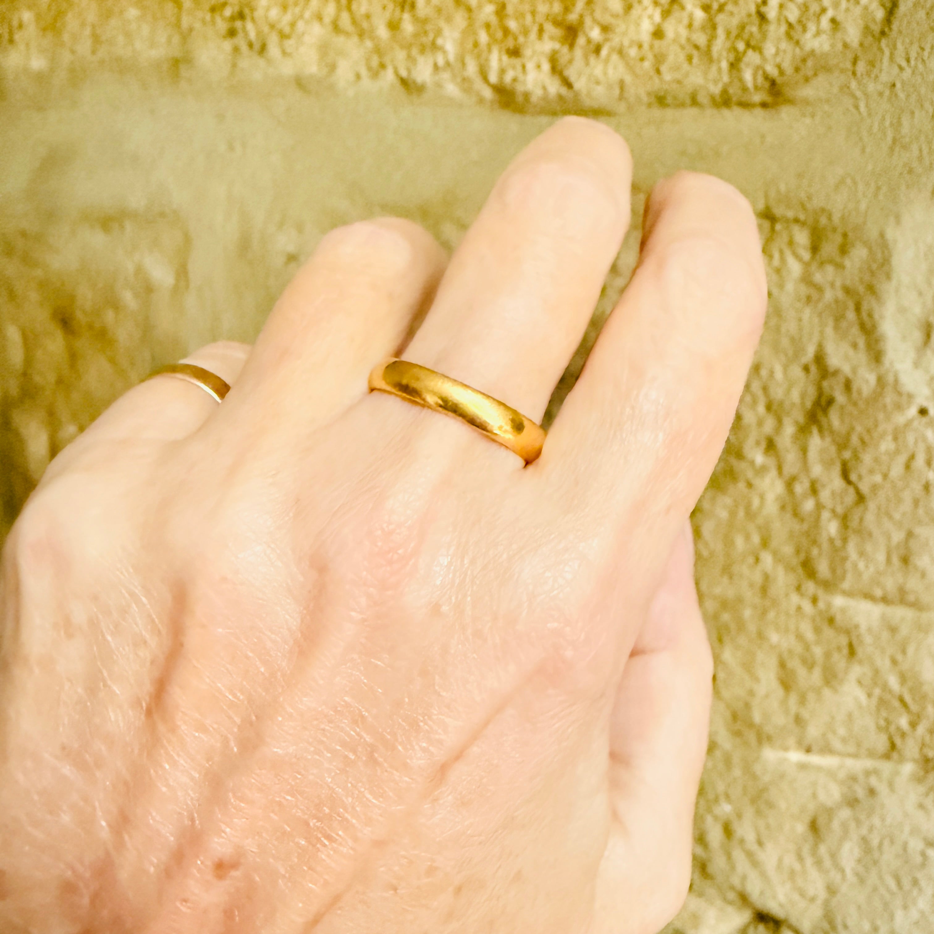 1930s Gents 22ct Gold Wedding Band Ring, 5.2 Grams