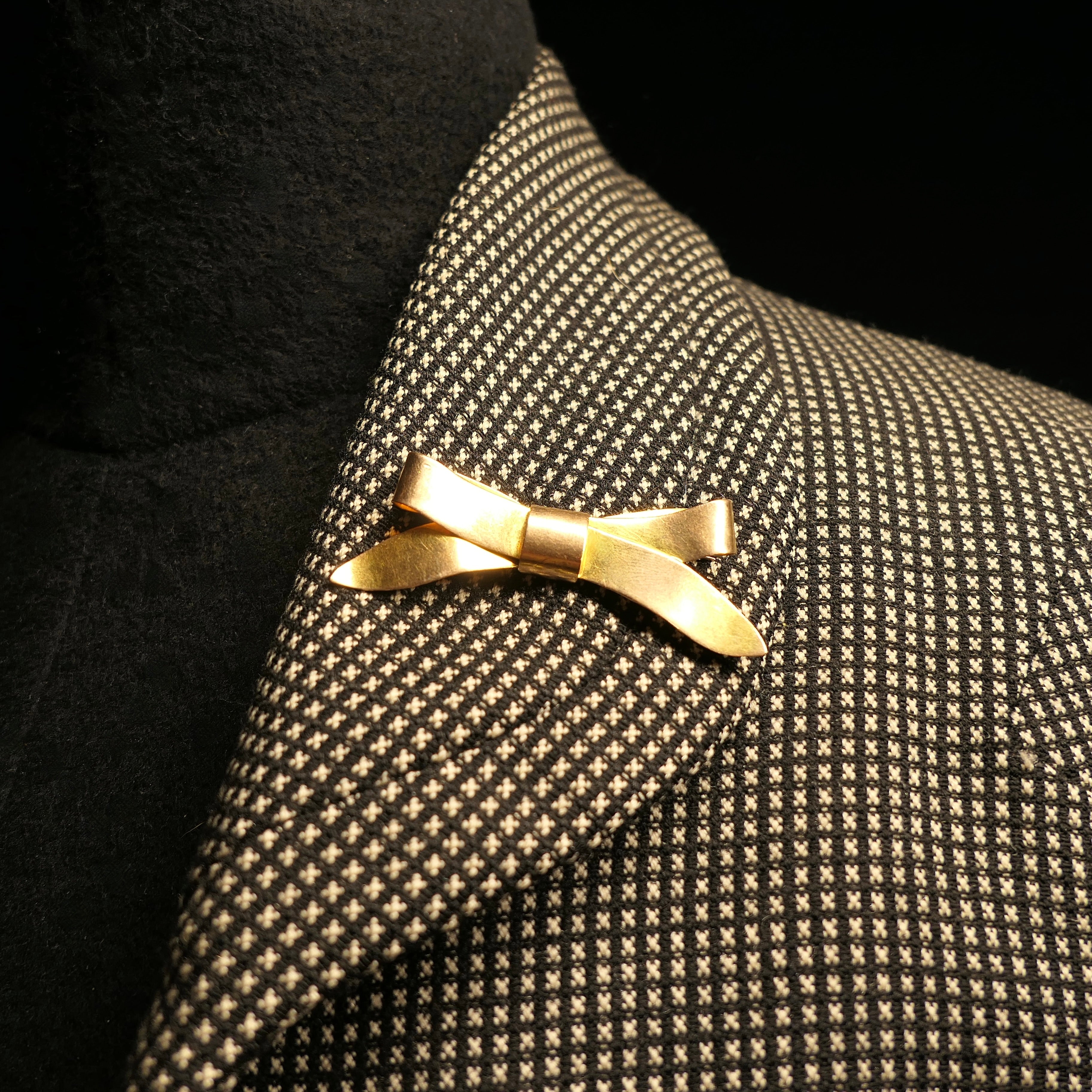 Solid 15k Gold bow brooch 