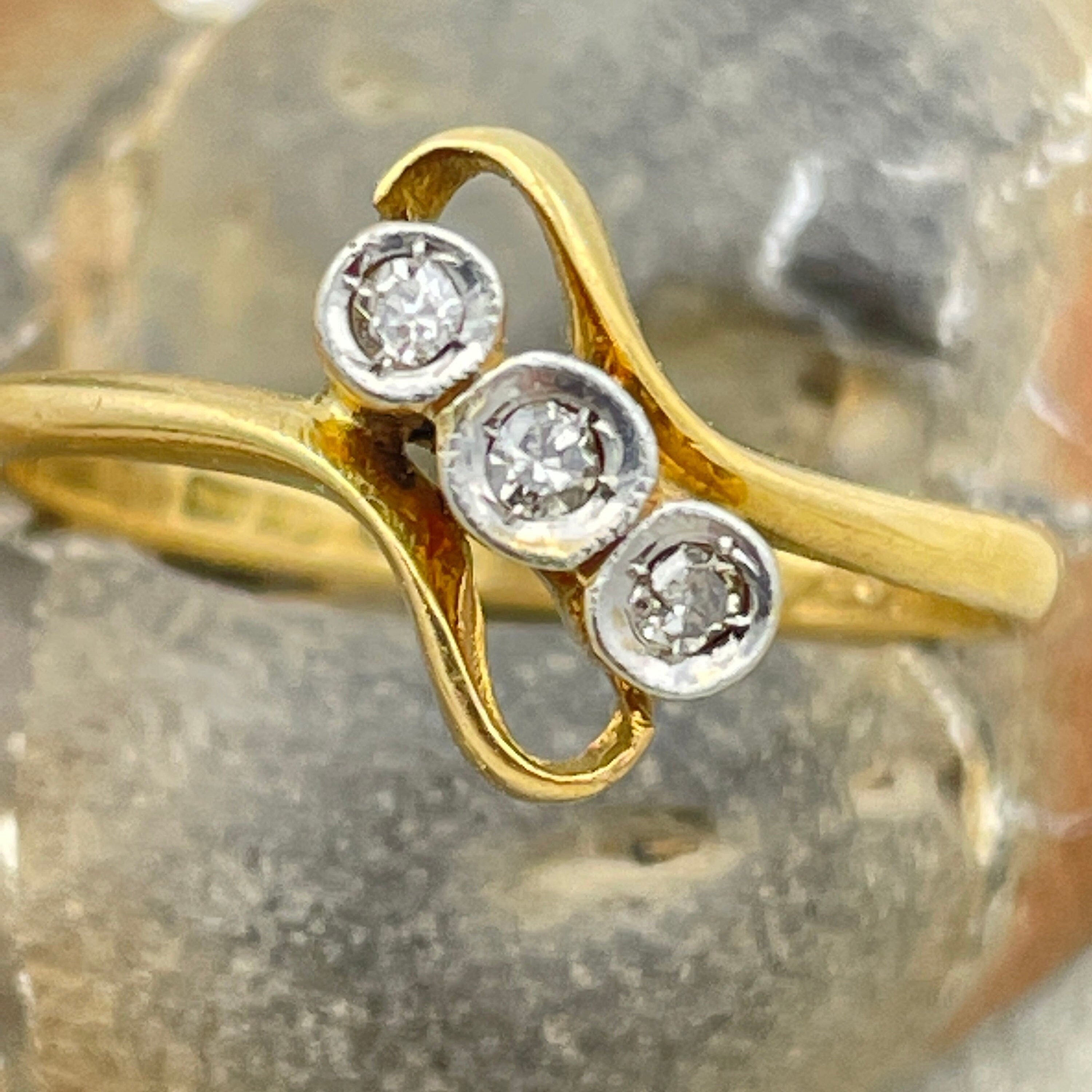 Antique 18ct gold, platinum & diamond crossover trilogy ring c1910s