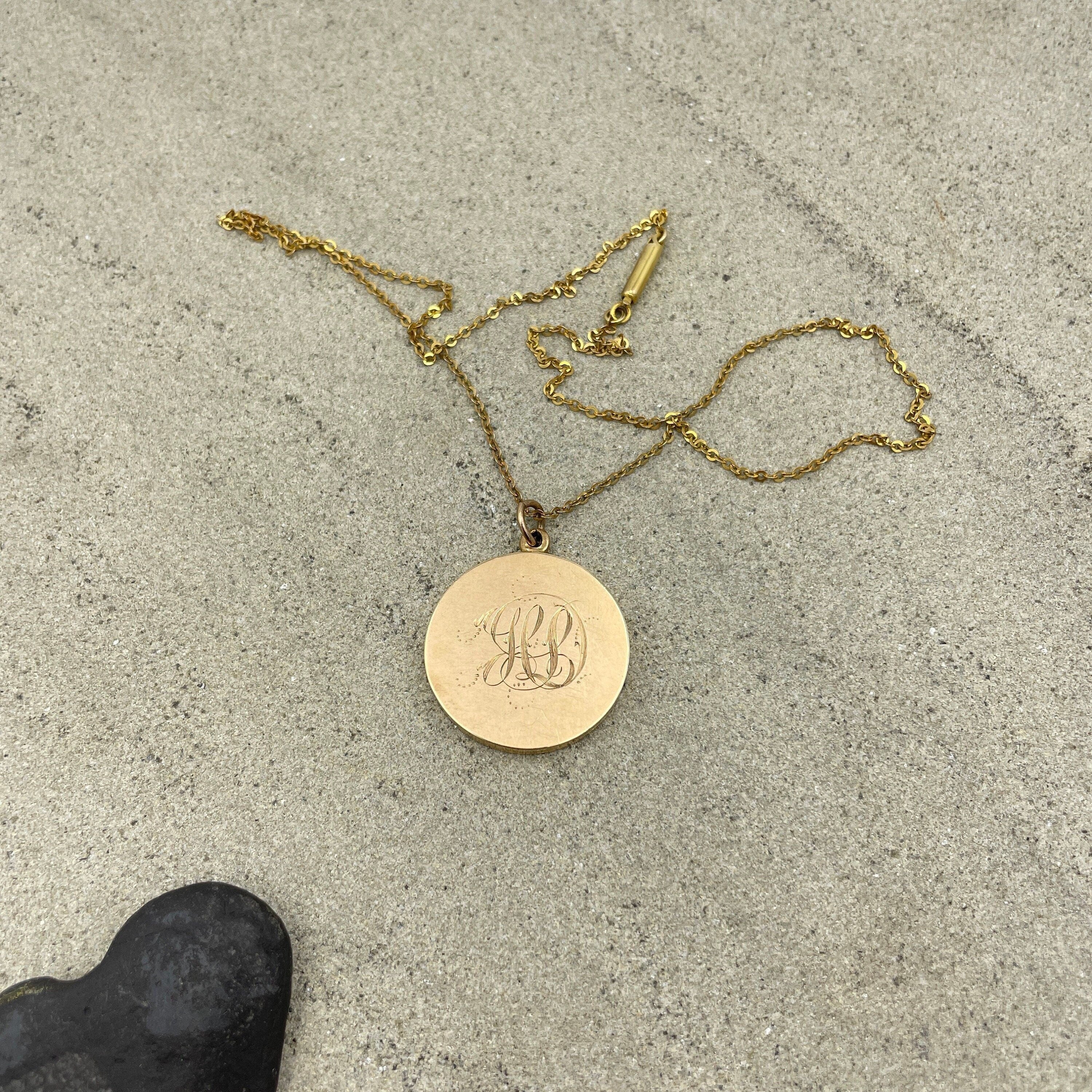 Edwardian hallmarked 15ct gold round locket, chester hallmark 1911, 8 grams, on 9ct gold chain with barrel clasp