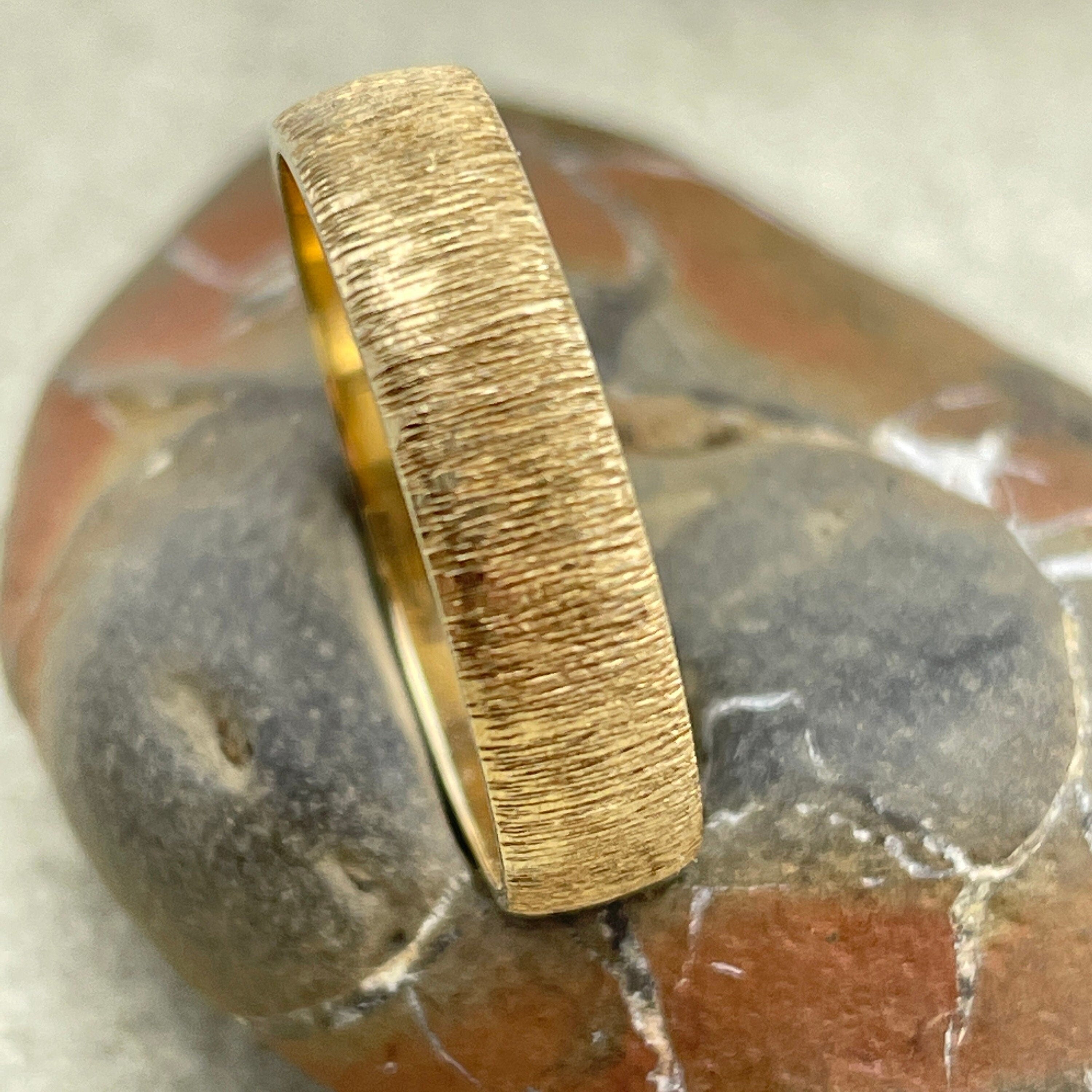 Vintage textured 9ct gold band ring