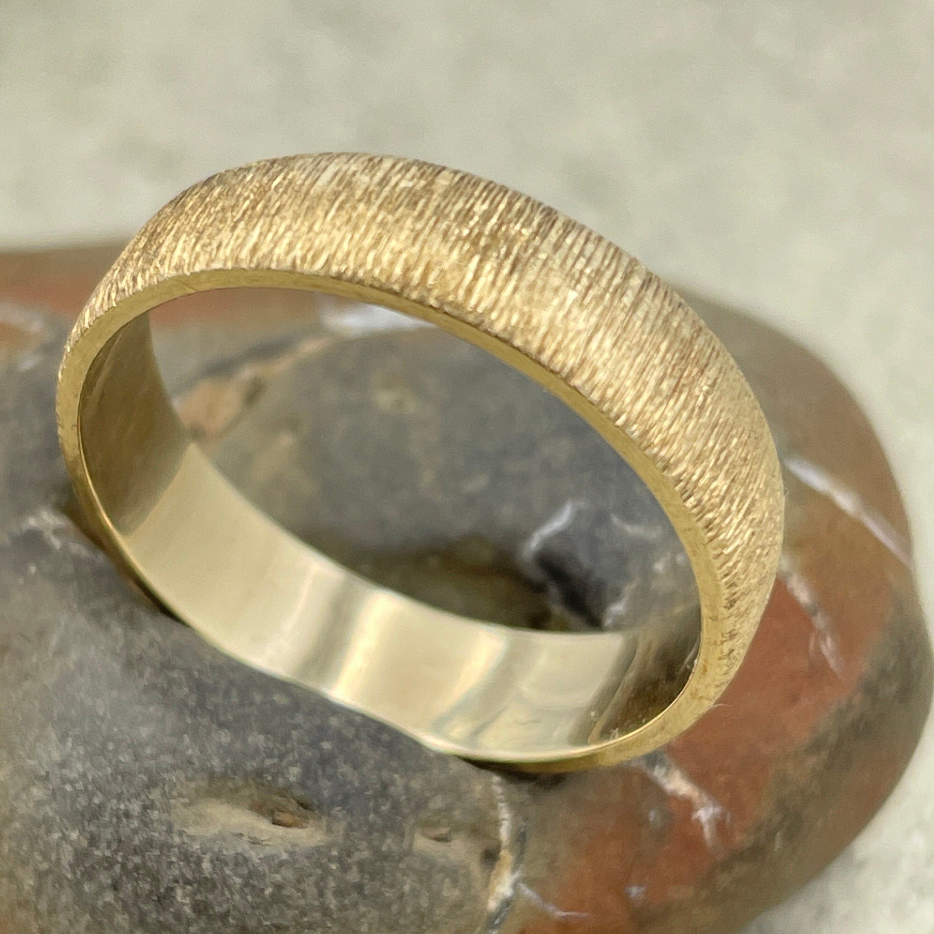 Vintage textured 9ct gold band ring