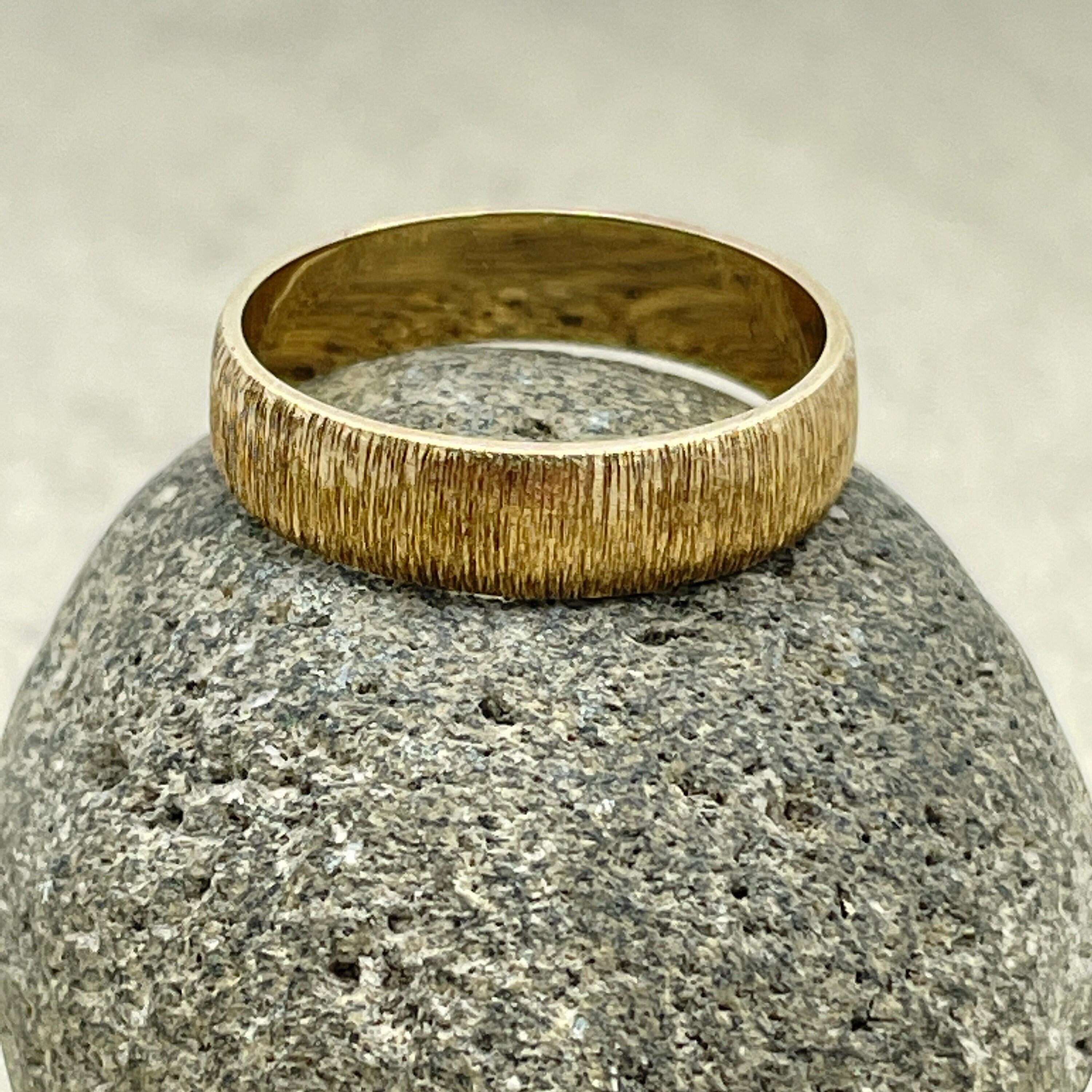 Vintage textured 9ct gold band ring