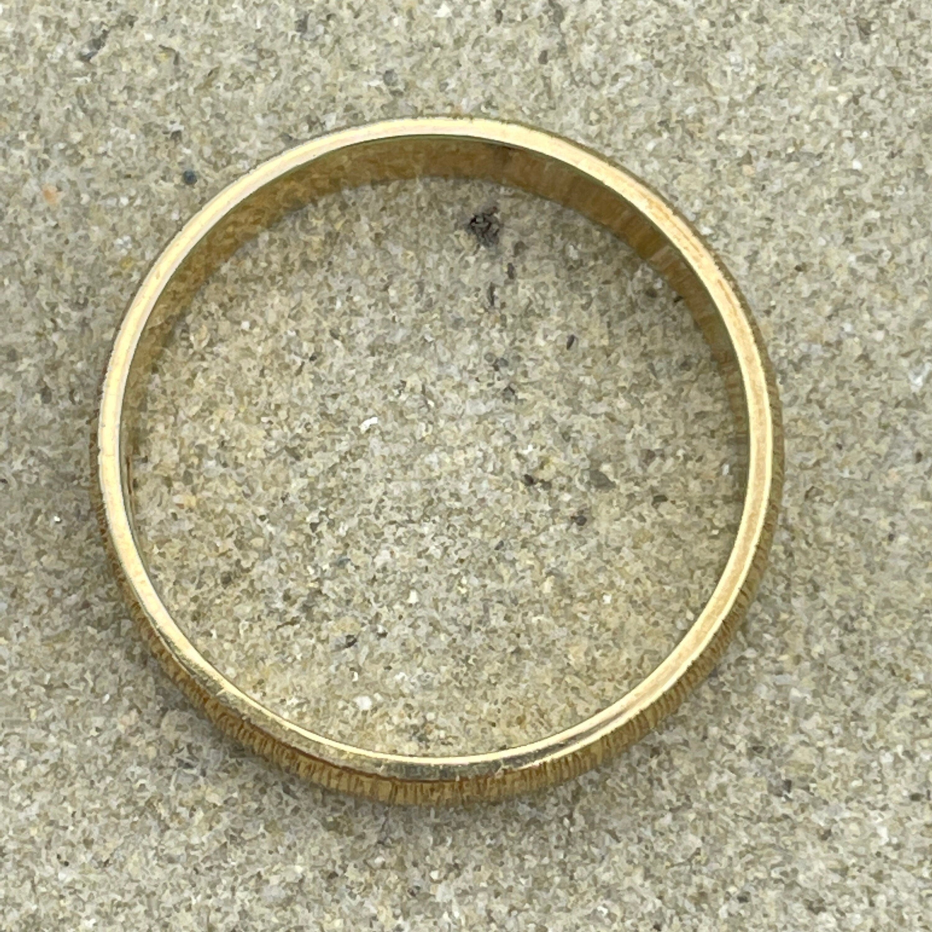 Vintage textured 9ct gold band ring