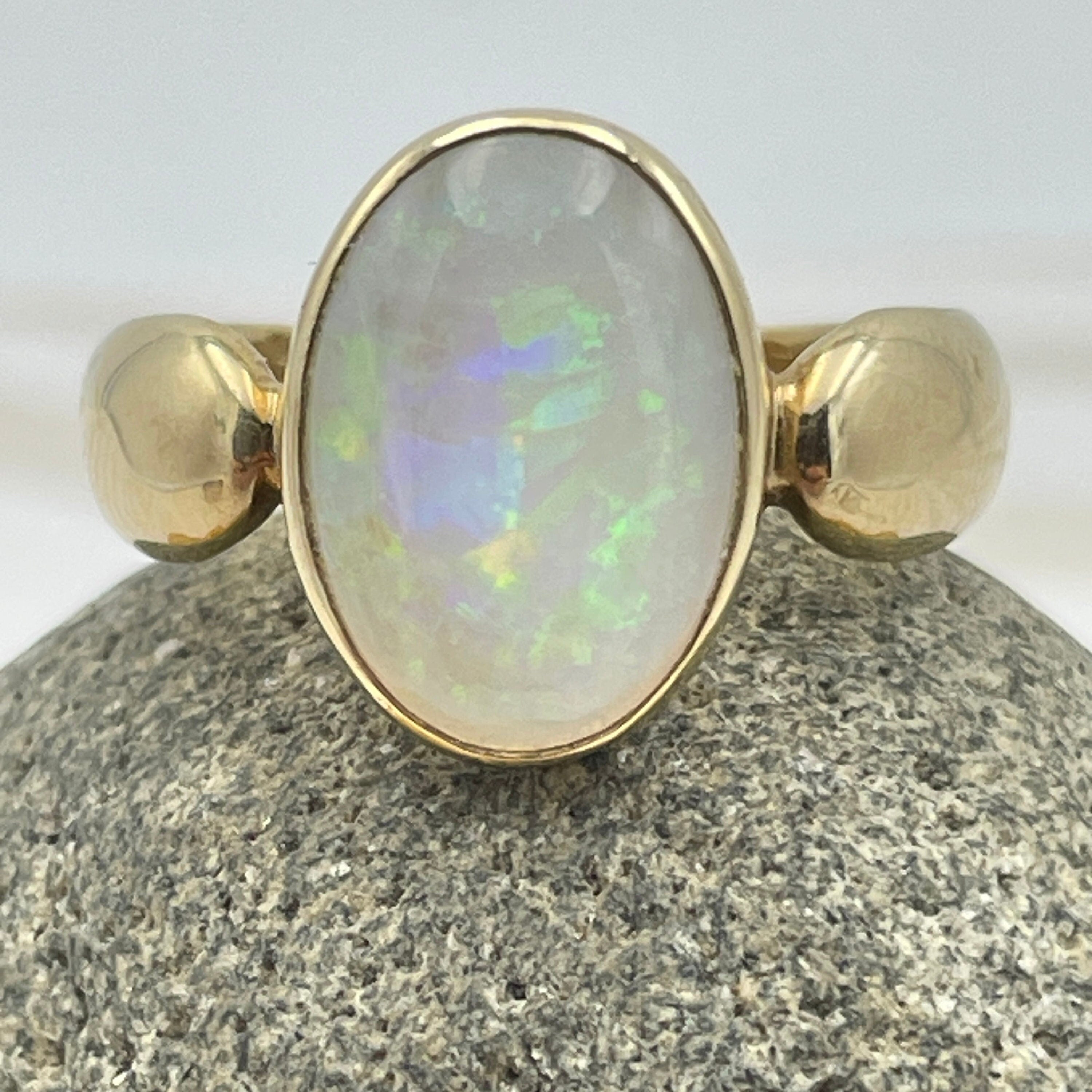 Modern, art deco style, opal 9ct gold ring