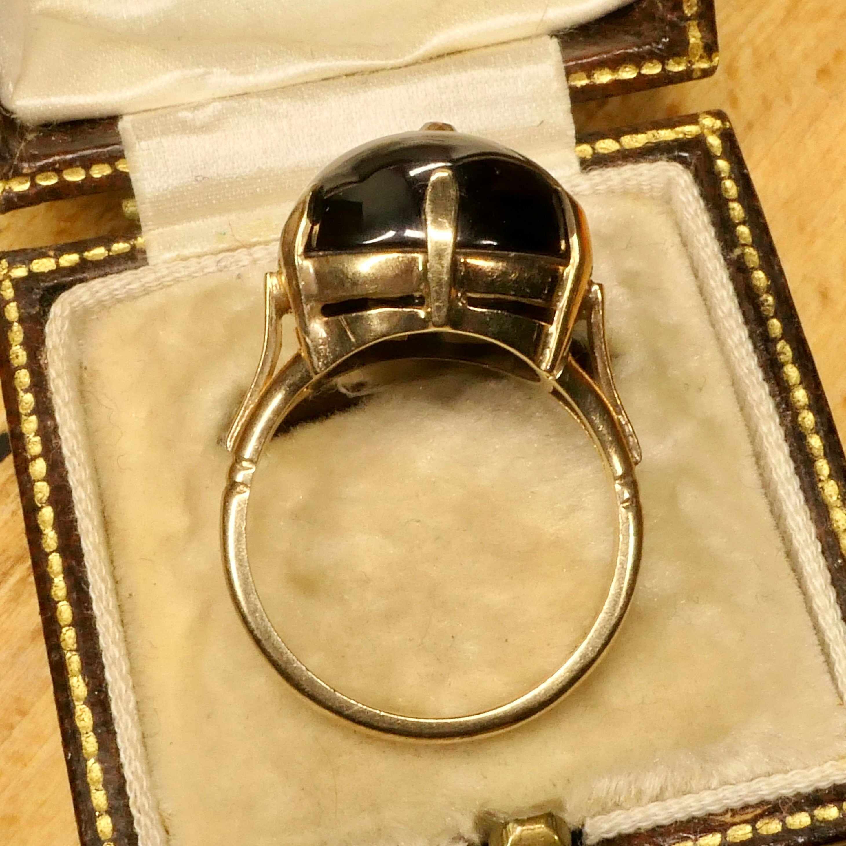 Victorian 9ct Gold, Garnet Cabochon & Old Mine Cut Diamond Ring