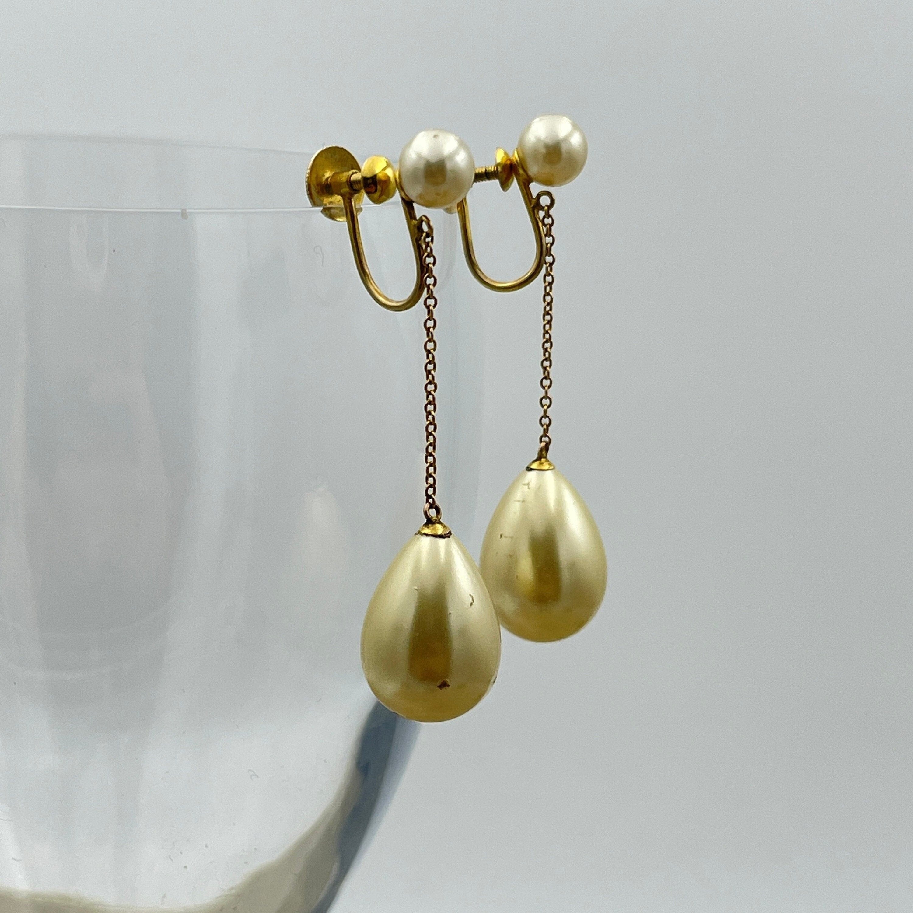 Vintage 9ct gold faux teardrop pearl screw back earrings