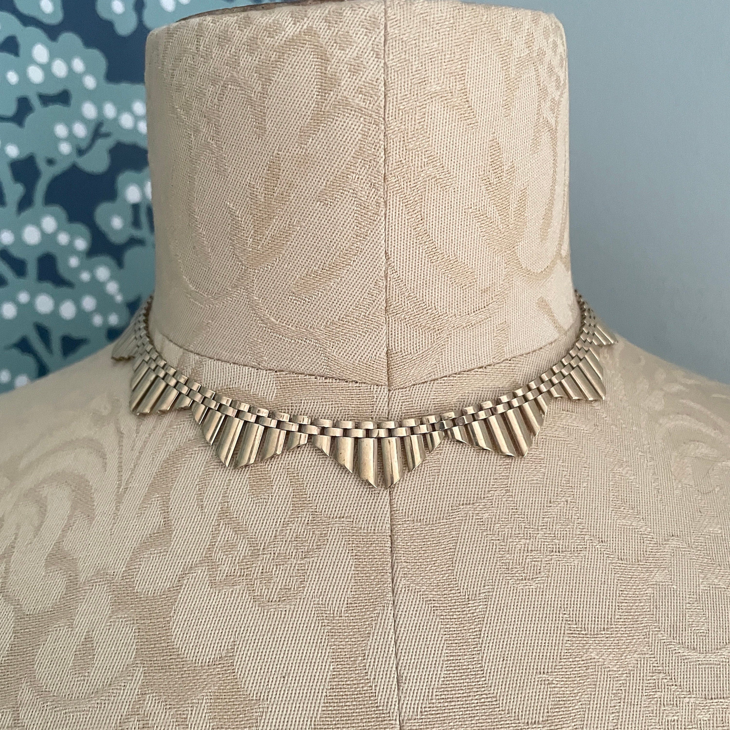 1950s, Vintage 9ct Gold Collar Necklace. London hallmark 1955