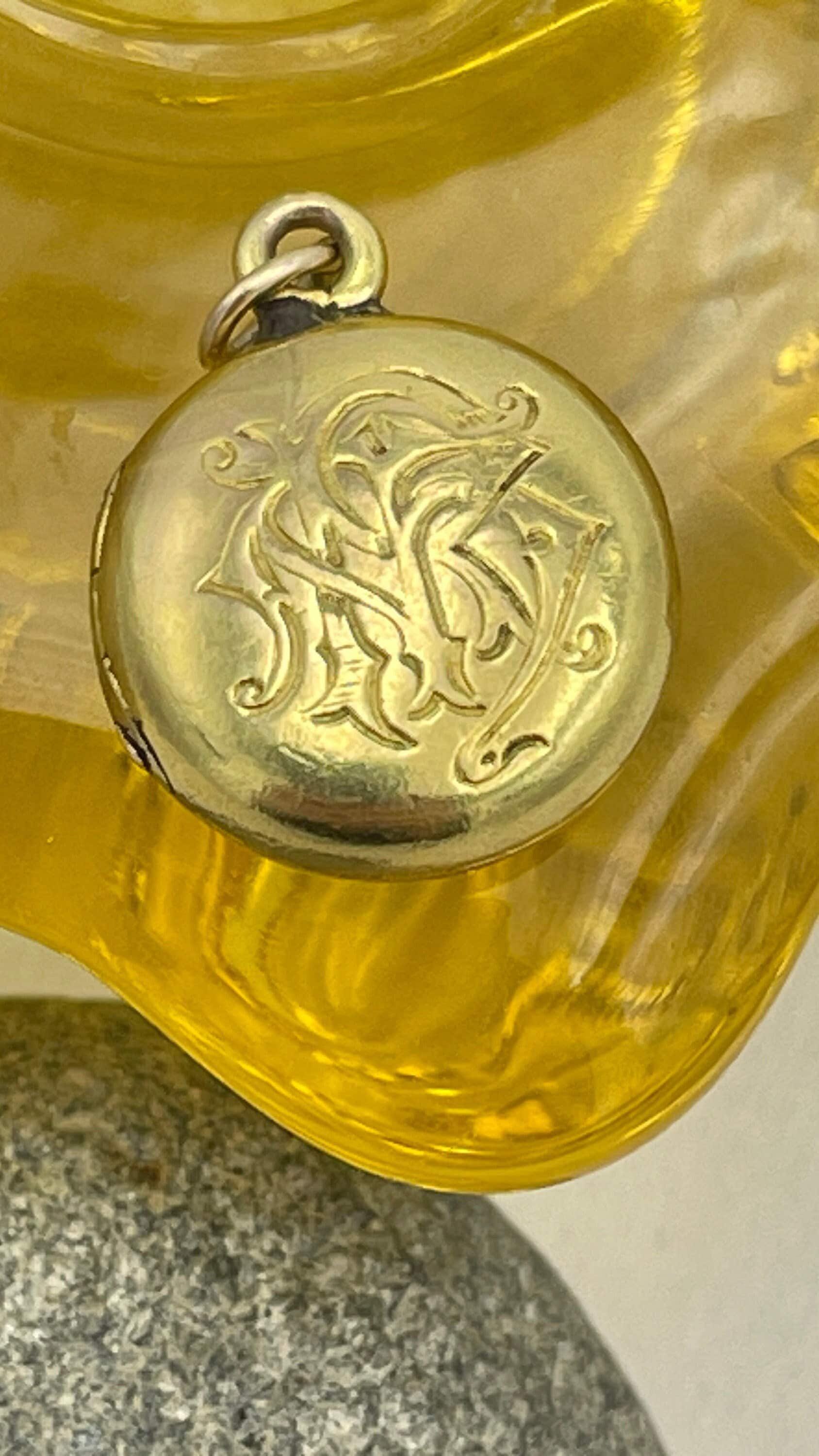 Victorian 15ct gold mourning locket