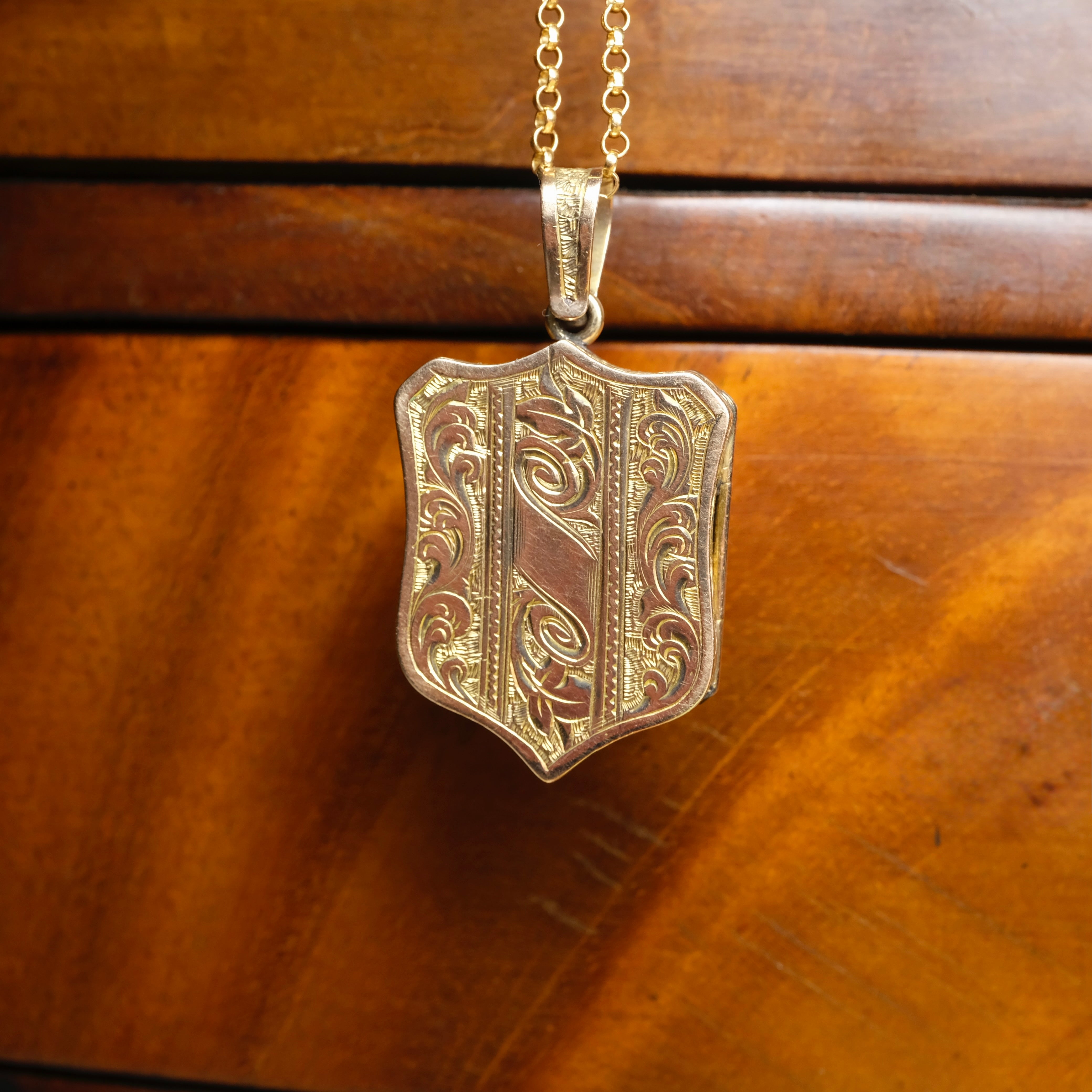 Antique 9ct Gold, Hand Engraved, Jasper Shield Locket, Pendant