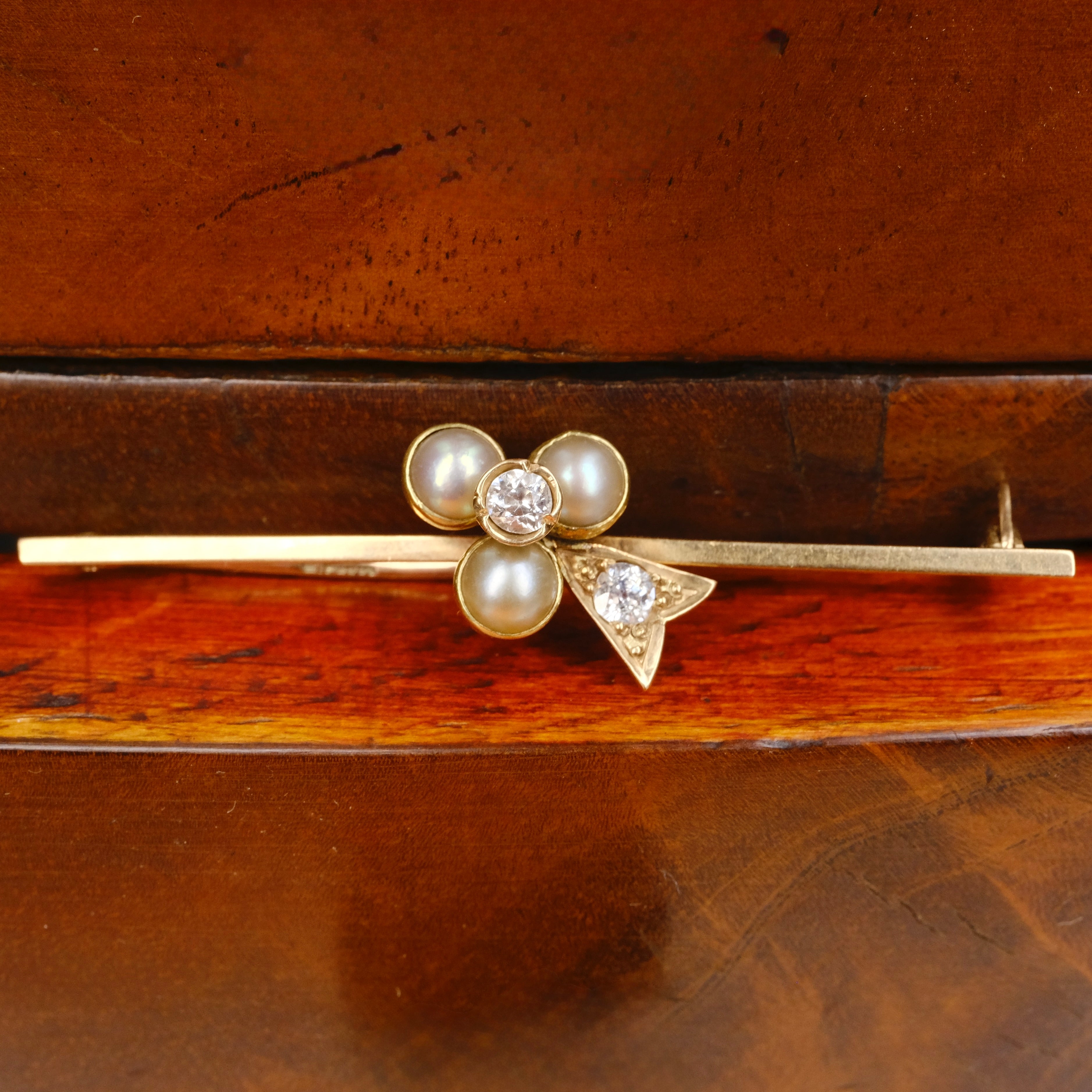 Edwardian, 15ct Gold, Old Cut Diamond & Pearl Clover Leaf Brooch