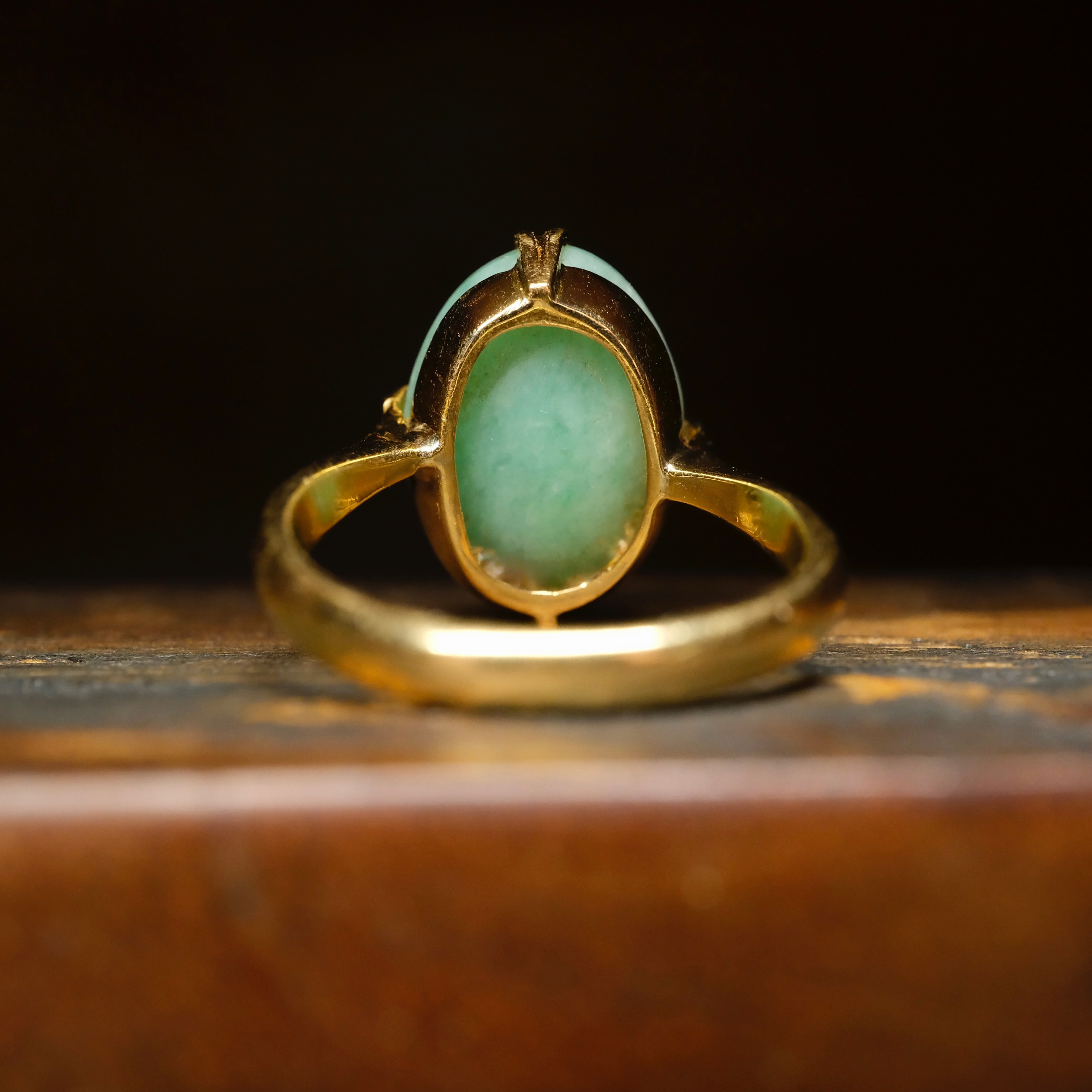 Original Art Deco 18ct Gold Jade Cabochon Solitaire Ring