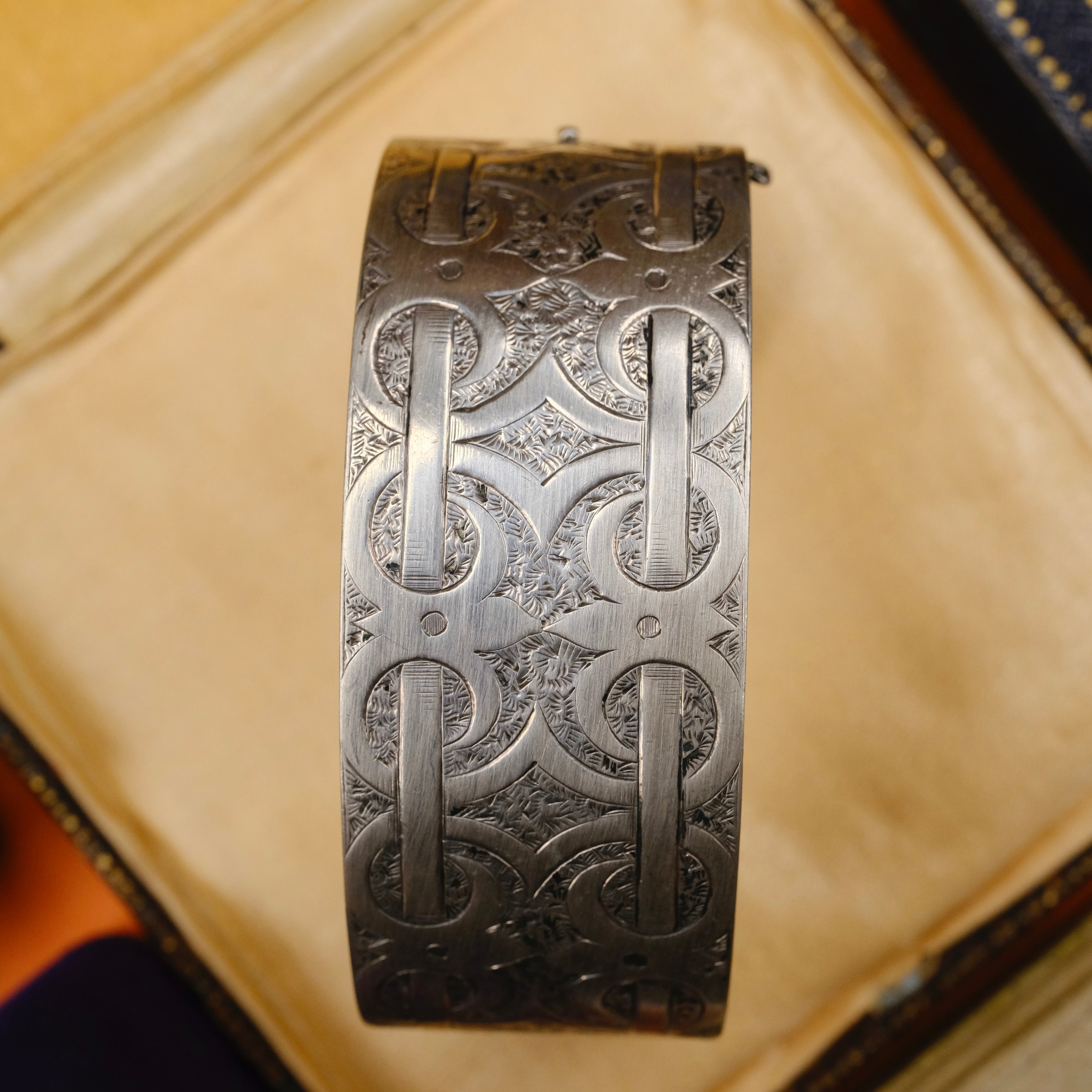 Vintage, Hand Engraved, Sterling Silver, Hinged Bangle