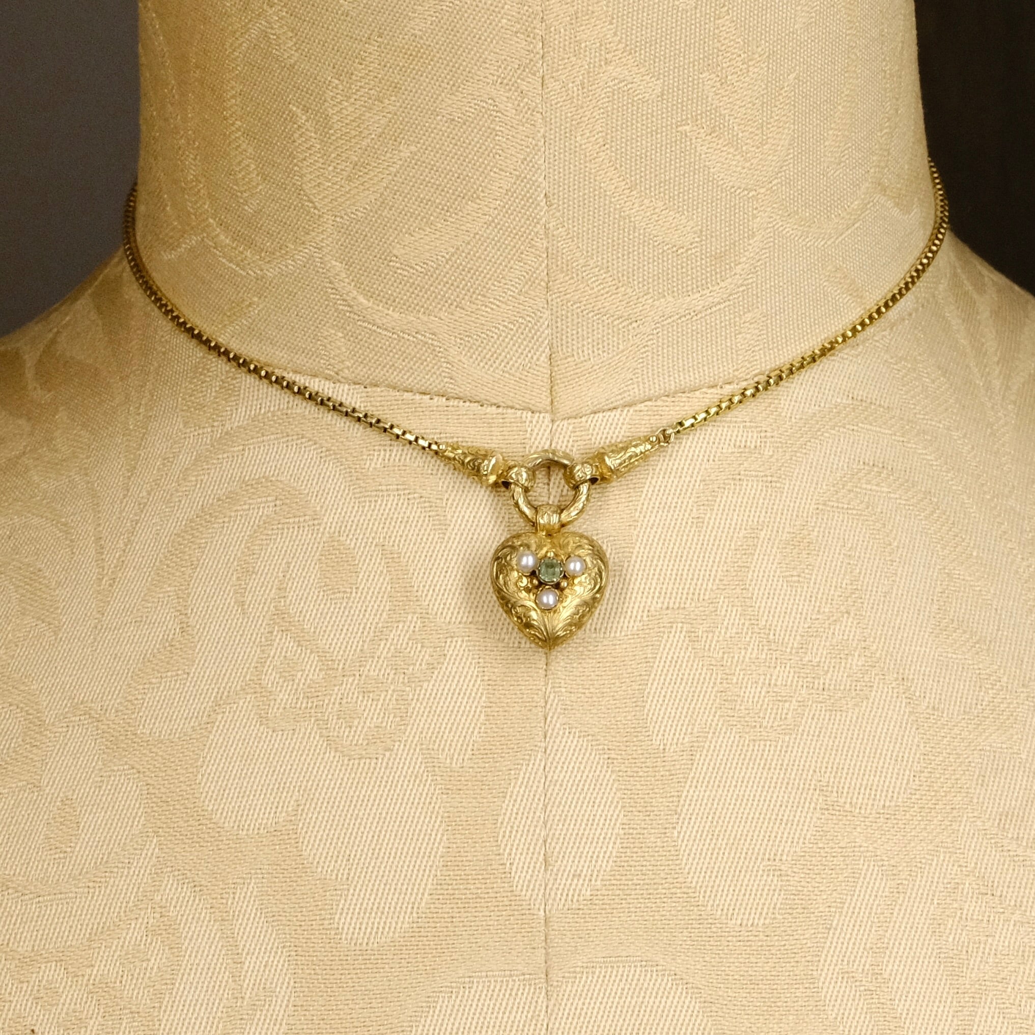Antique, 15ct Gold Chased Heart Mourning Locket Necklace