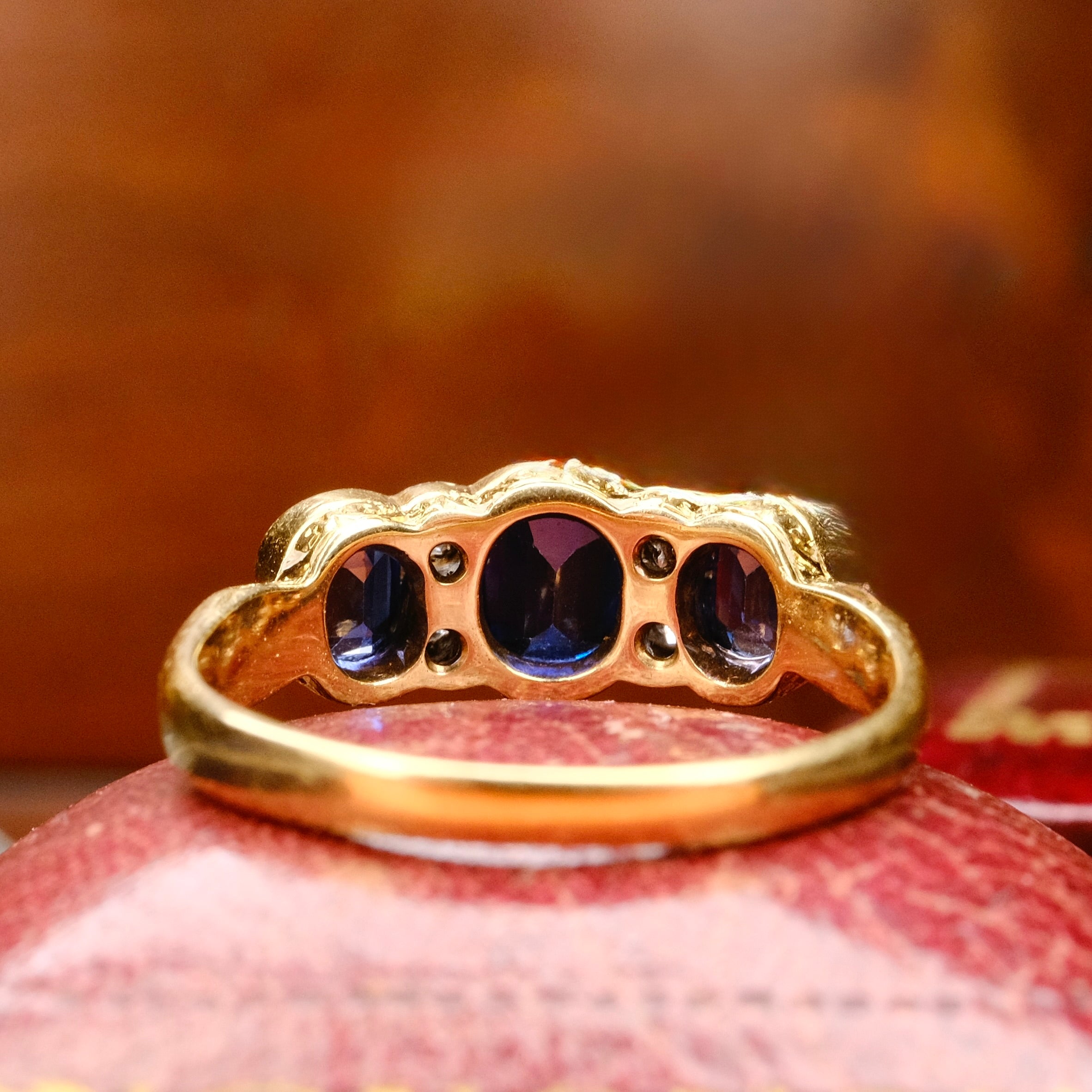 1920s Art Deco 18ct Gold, Synthetic Sapphire & Old Cut Diamond Ring