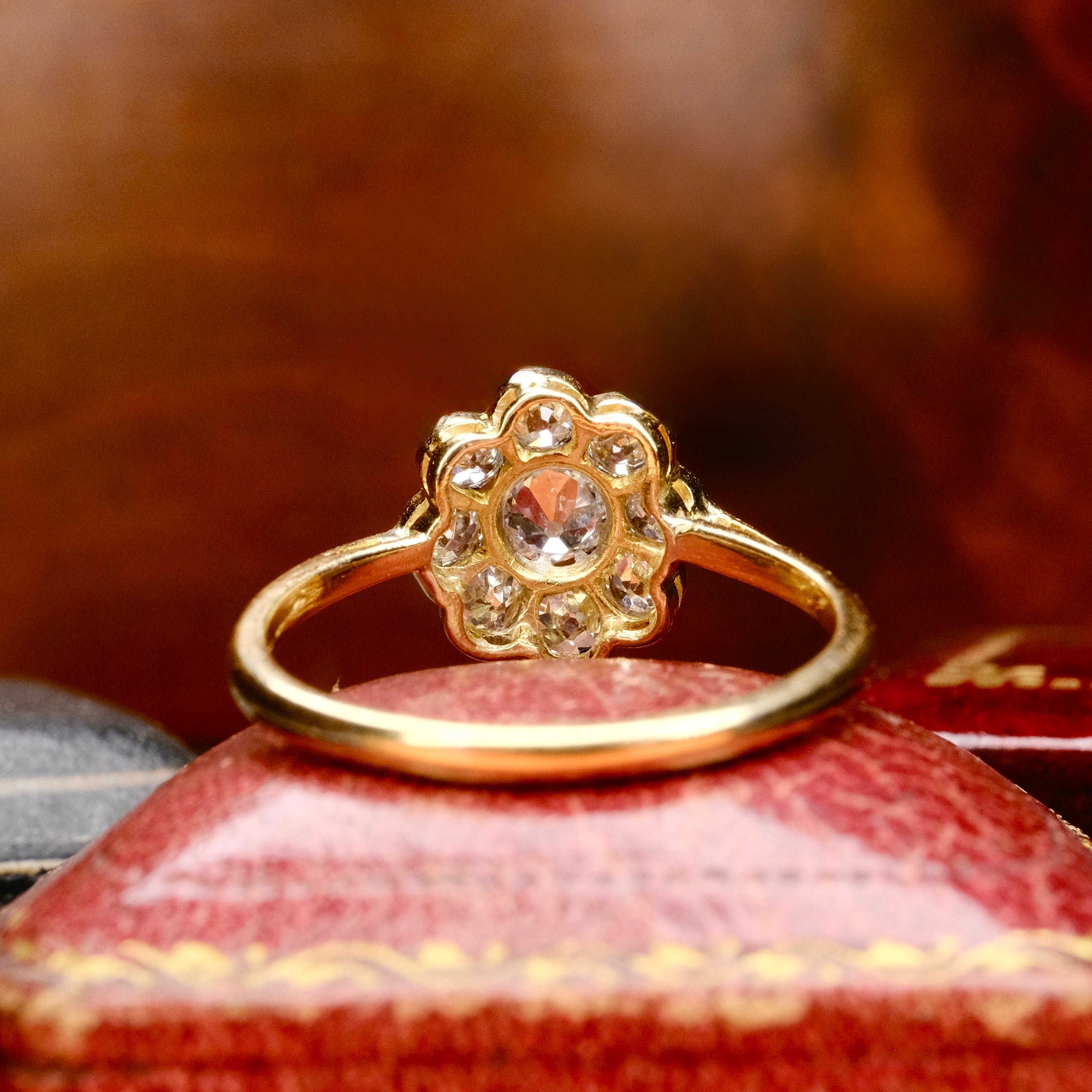 Antique, Early 20th Century, 18ct Gold, 1.1 Carat Old Cut Diamond Daisy Cluster Ring
