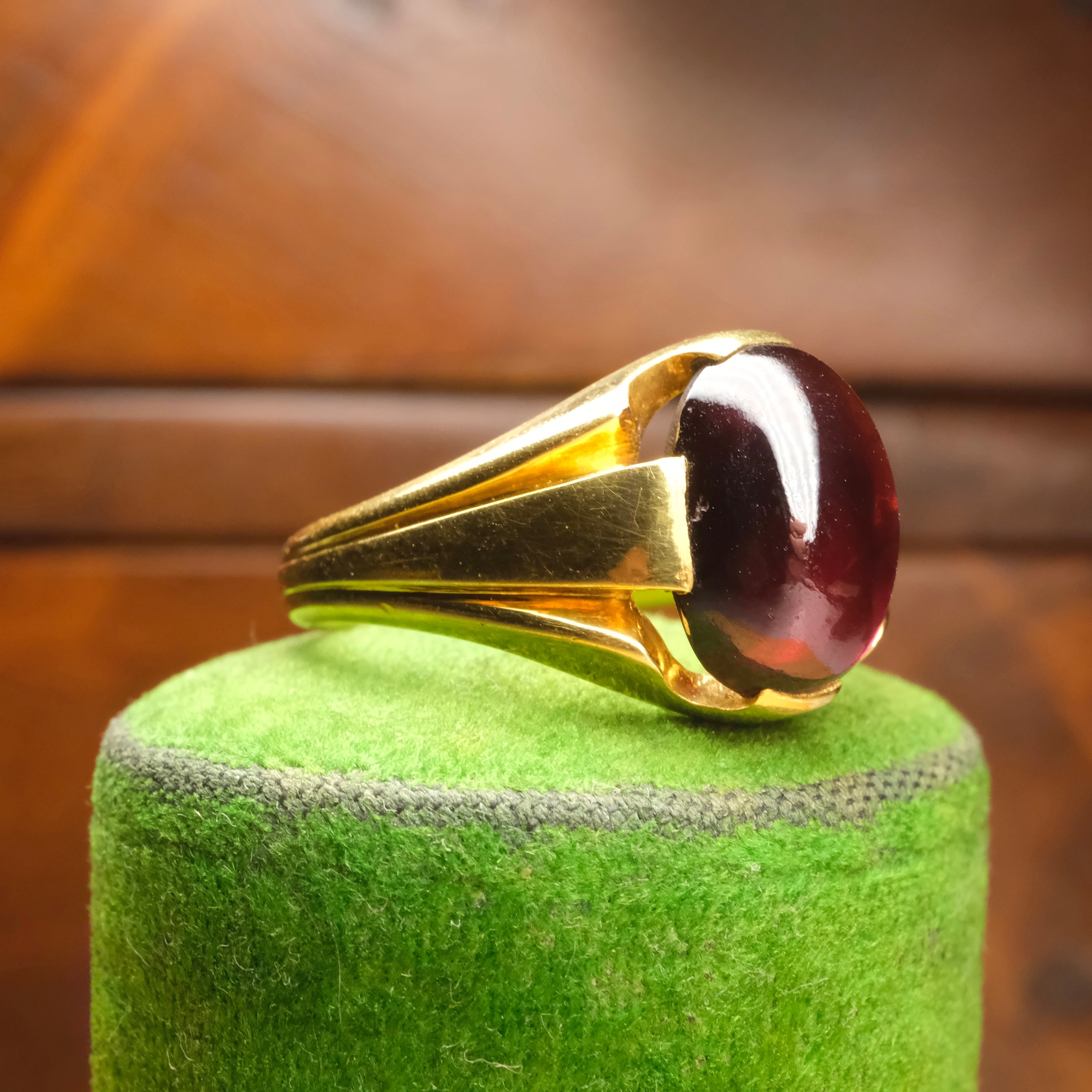 Original Art Deco, 18ct Gold, Garnet Cabochon Signet Ring c1920s