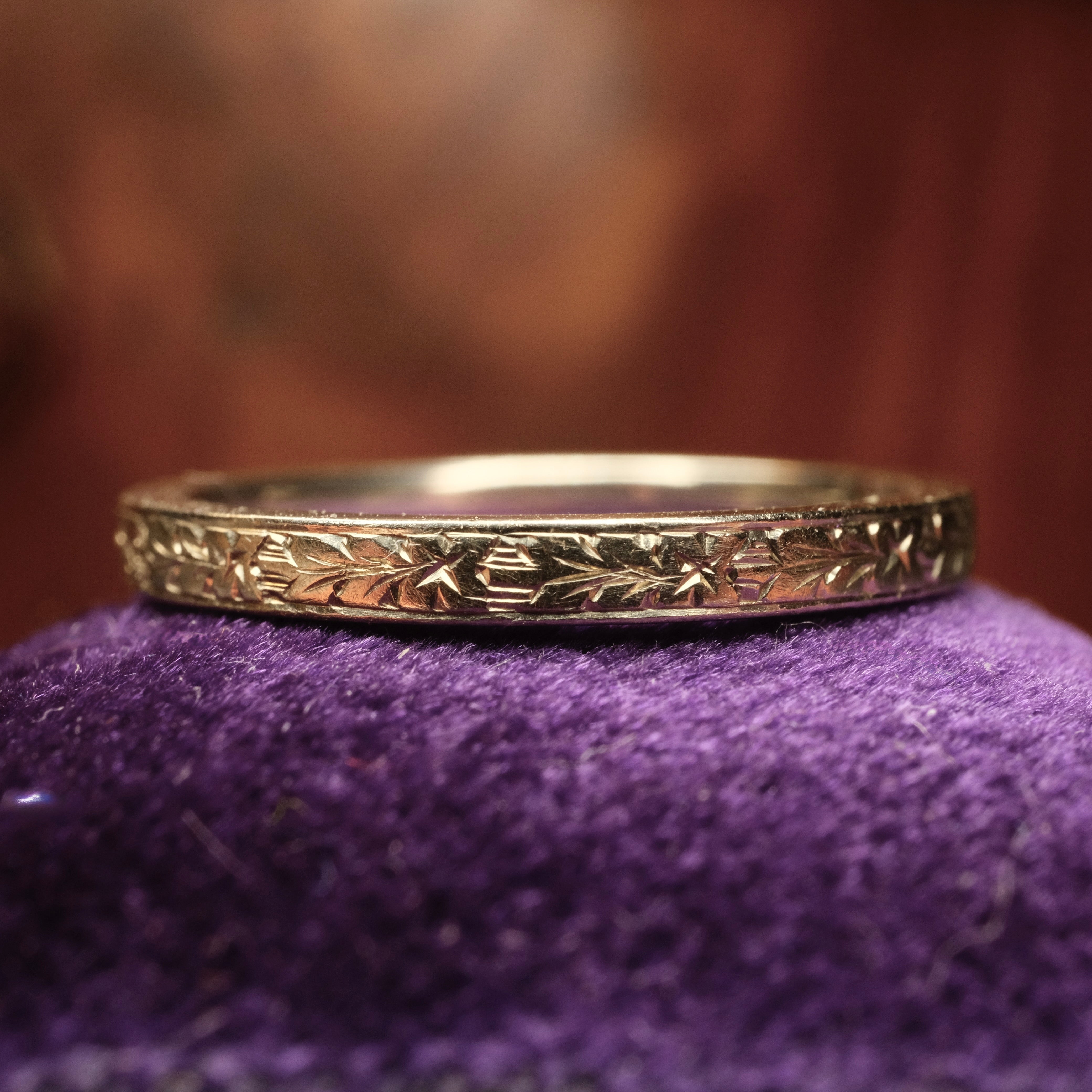 Original Art Deco 18ct Gold, Orange Blossom Engraved Wedding Band Ring