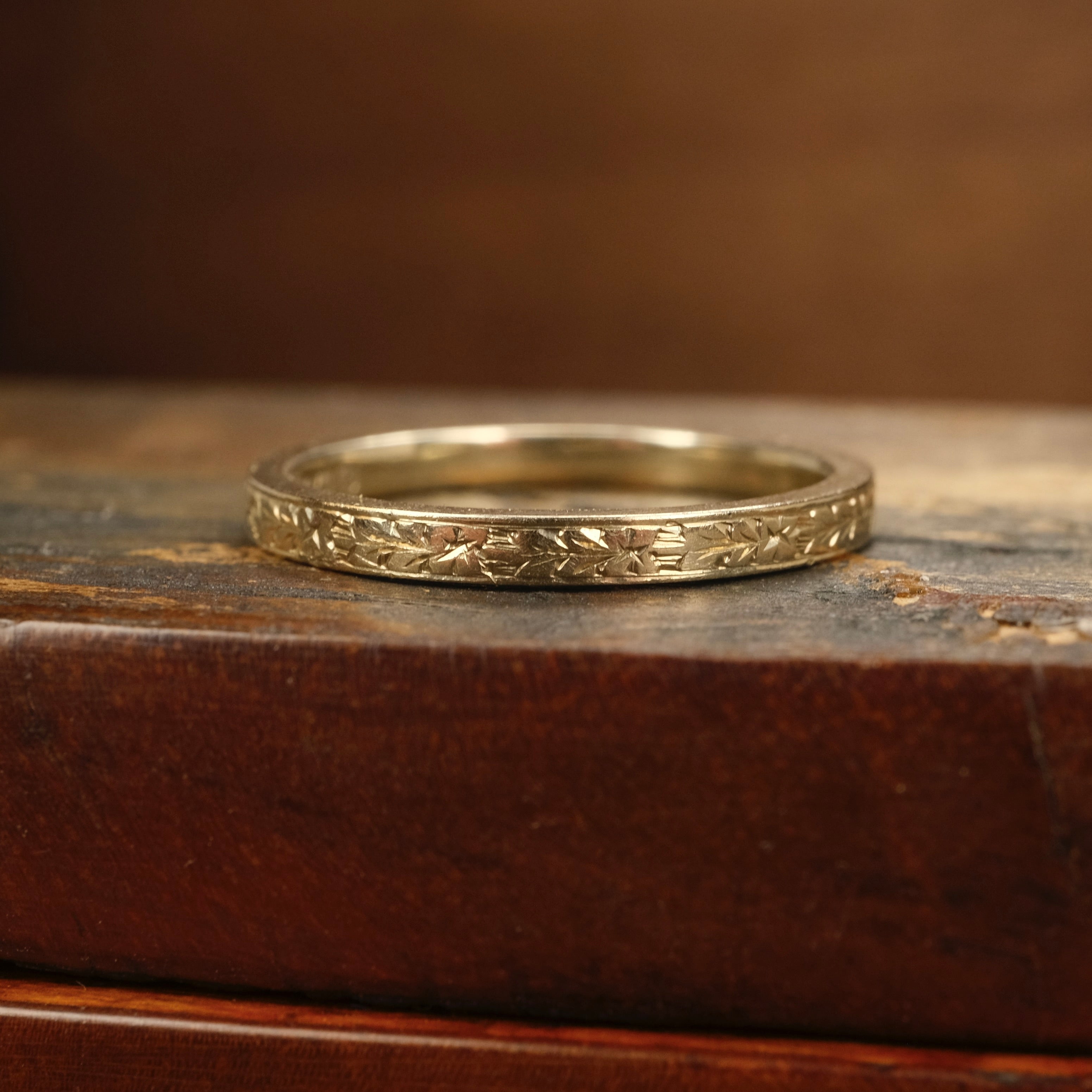 Original Art Deco 18ct Gold, Orange Blossom Engraved Wedding Band Ring