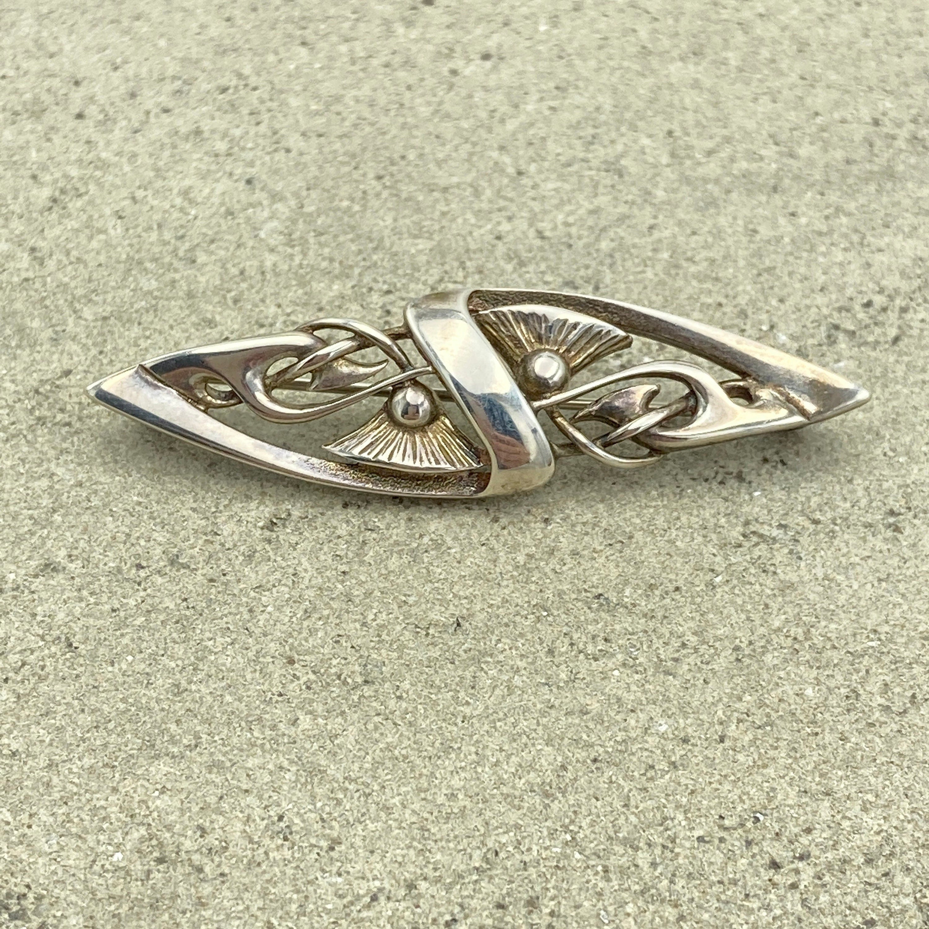Ola 2025 gorie brooch